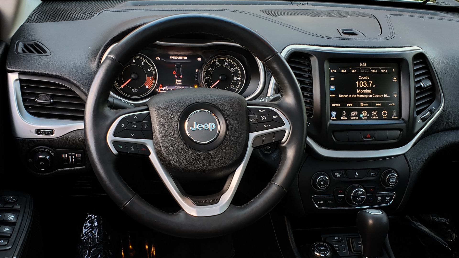 Used 2014 Jeep CHEROKEE LIMITED 4WD / 3.2L V6 / 9SPD AUTO / DUAL-SUNROOF / TOW for sale Sold at Formula Imports in Charlotte NC 28227 38