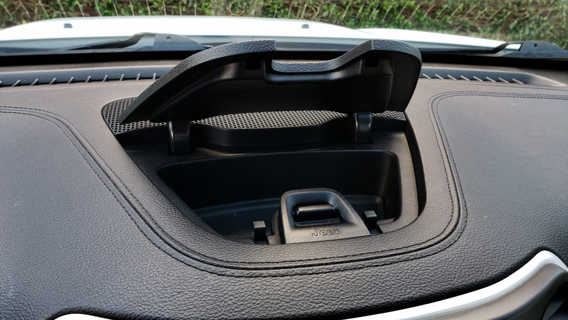 Used 2014 Jeep CHEROKEE LIMITED 4WD / 3.2L V6 / 9SPD AUTO / DUAL-SUNROOF / TOW for sale Sold at Formula Imports in Charlotte NC 28227 47
