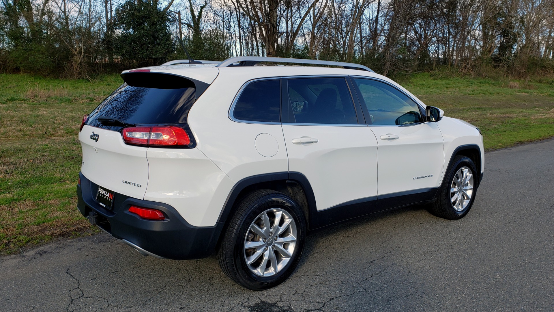 Used 2014 Jeep CHEROKEE LIMITED 4WD / 3.2L V6 / 9SPD AUTO / DUAL-SUNROOF / TOW for sale Sold at Formula Imports in Charlotte NC 28227 6