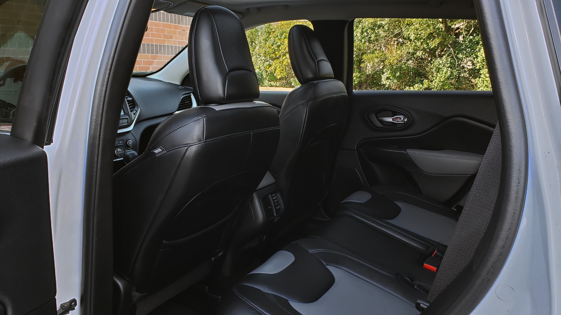 Used 2014 Jeep CHEROKEE LIMITED 4WD / 3.2L V6 / 9SPD AUTO / DUAL-SUNROOF / TOW for sale Sold at Formula Imports in Charlotte NC 28227 63