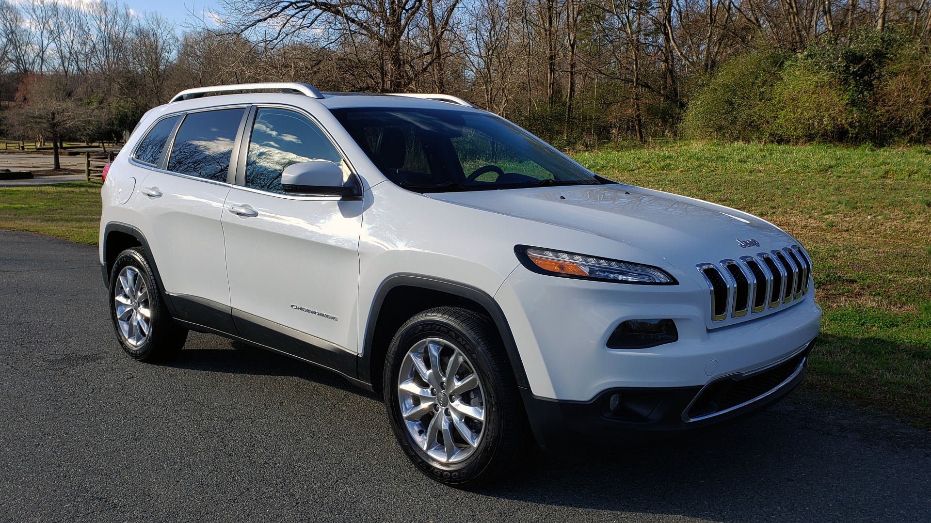 Used 2014 Jeep CHEROKEE LIMITED 4WD / 3.2L V6 / 9SPD AUTO / DUAL-SUNROOF / TOW for sale Sold at Formula Imports in Charlotte NC 28227 8