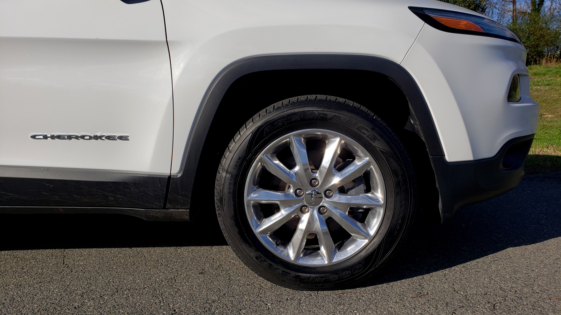 Used 2014 Jeep CHEROKEE LIMITED 4WD / 3.2L V6 / 9SPD AUTO / DUAL-SUNROOF / TOW for sale Sold at Formula Imports in Charlotte NC 28227 82