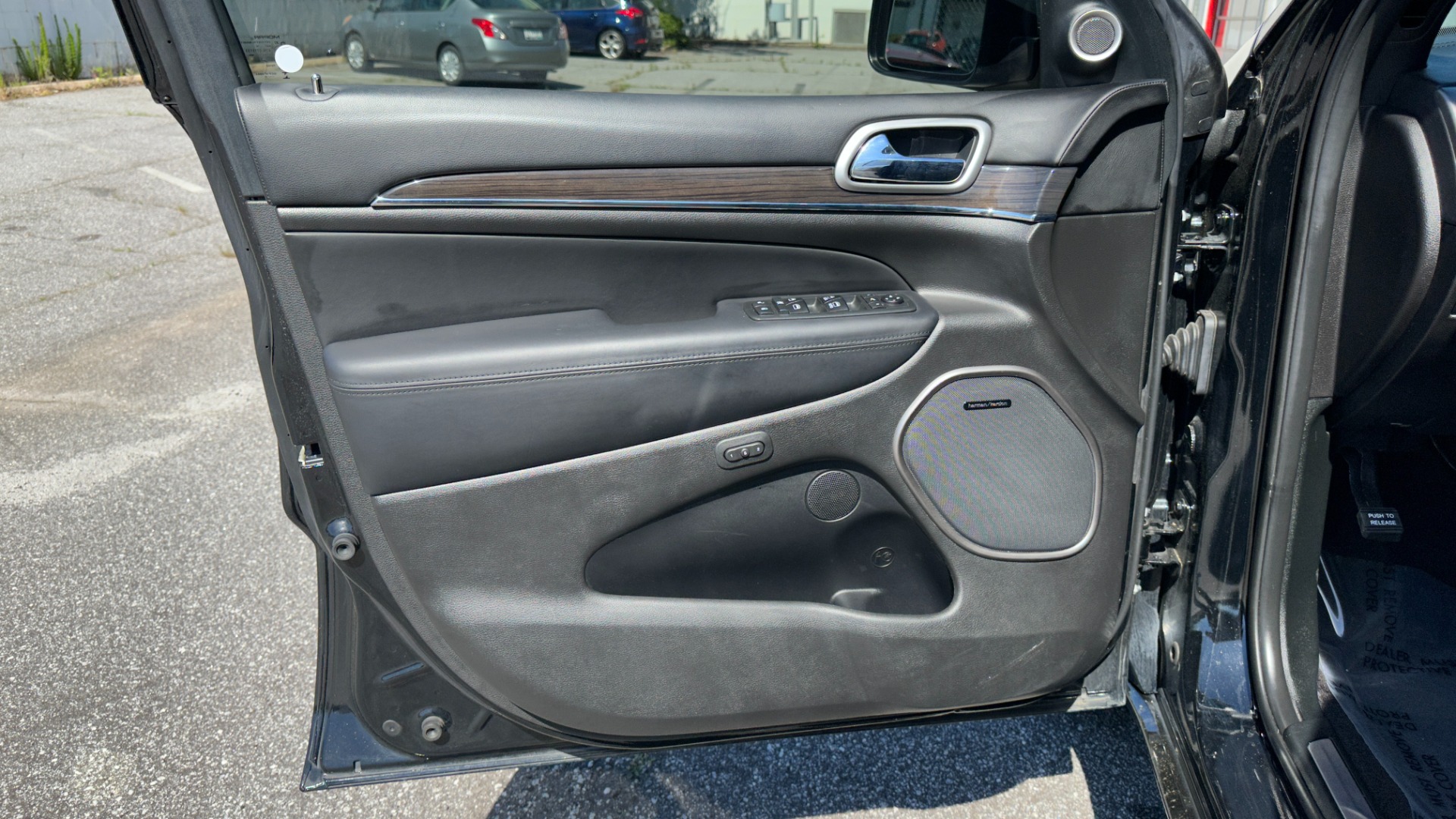 Used 2018 Jeep Grand Cherokee OVERLAND / LEATHER / RWD / PREMIUM SOUND / NAV for sale $31,695 at Formula Imports in Charlotte NC 28227 10