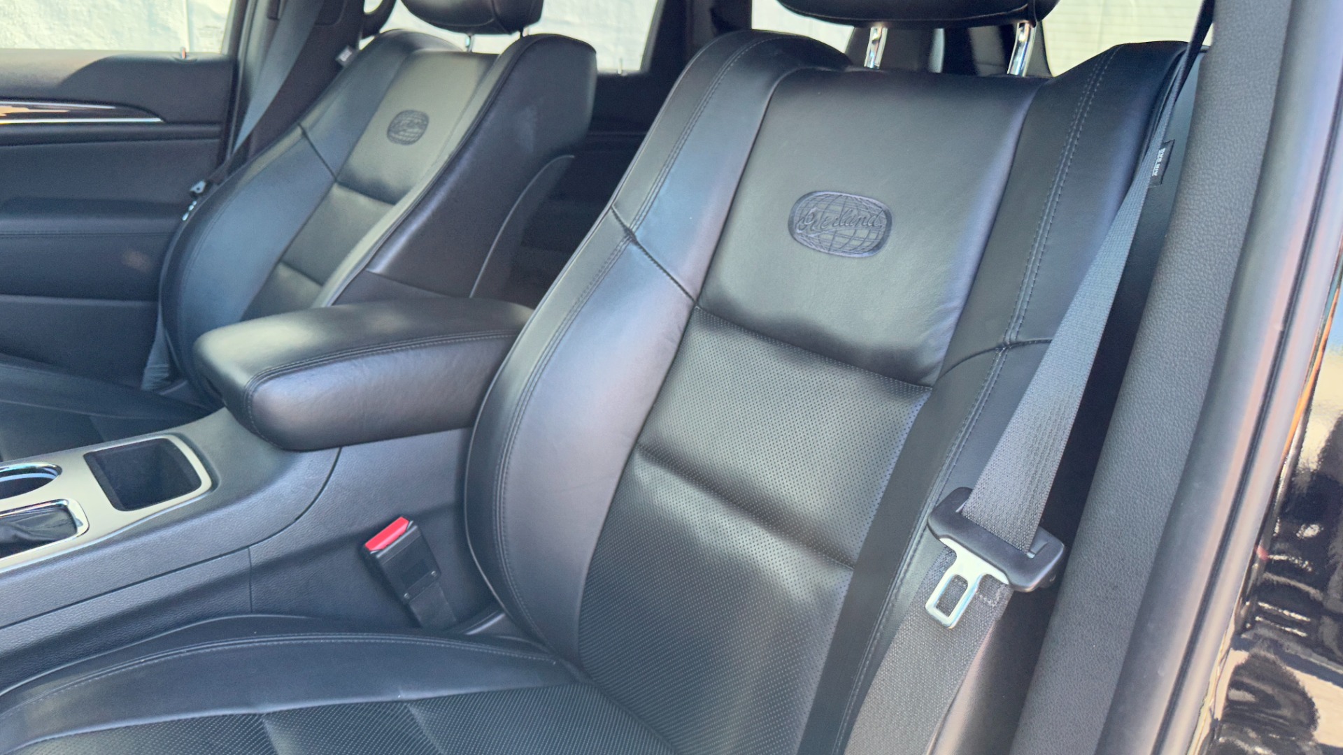 Used 2018 Jeep Grand Cherokee OVERLAND / LEATHER / RWD / PREMIUM SOUND / NAV for sale $31,695 at Formula Imports in Charlotte NC 28227 13