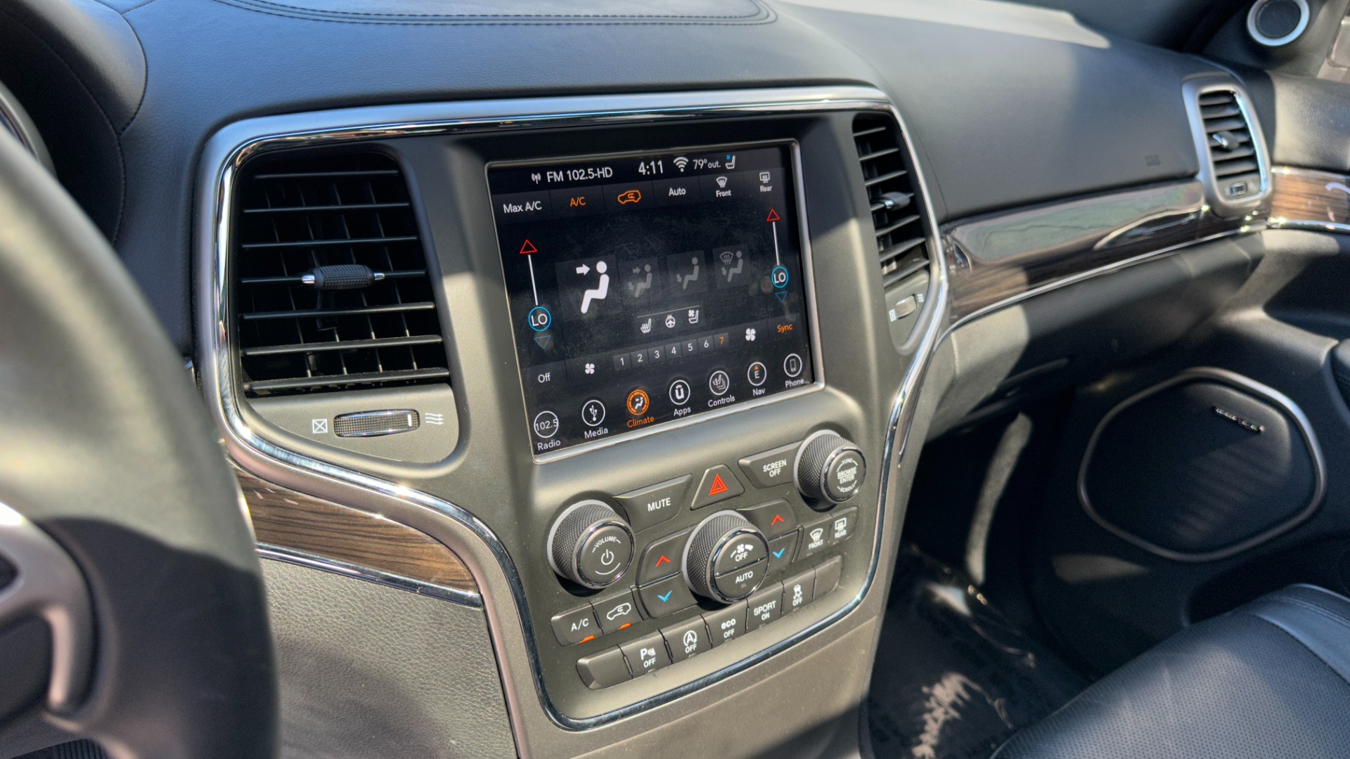 Used 2018 Jeep Grand Cherokee OVERLAND / LEATHER / RWD / PREMIUM SOUND / NAV for sale $31,695 at Formula Imports in Charlotte NC 28227 19
