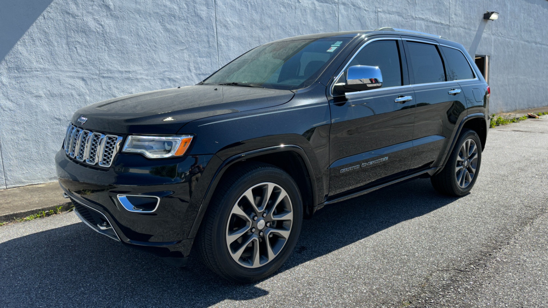 Used 2018 Jeep Grand Cherokee OVERLAND / LEATHER / RWD / PREMIUM SOUND / NAV for sale $31,695 at Formula Imports in Charlotte NC 28227 2