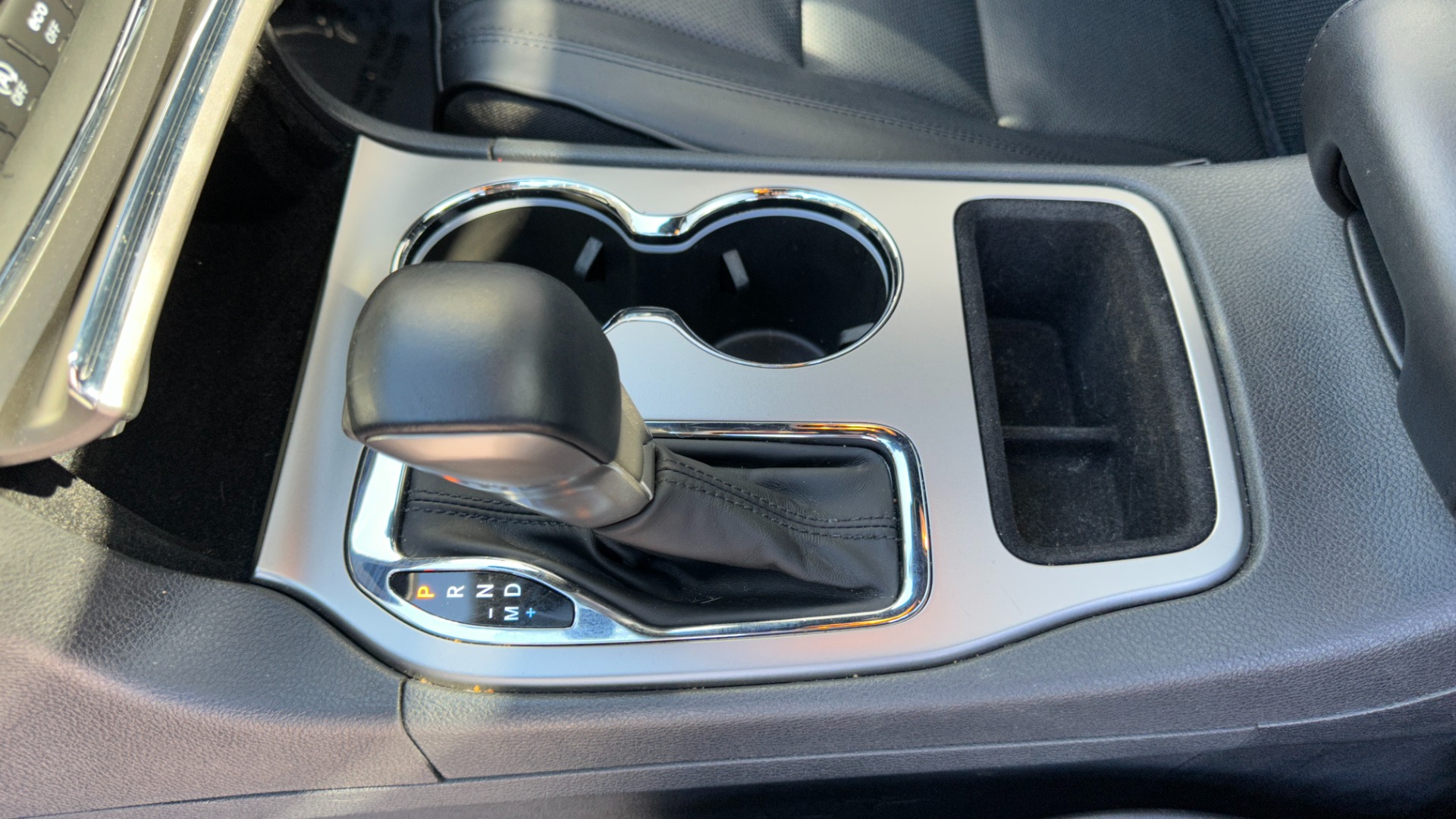 Used 2018 Jeep Grand Cherokee OVERLAND / LEATHER / RWD / PREMIUM SOUND / NAV for sale $31,695 at Formula Imports in Charlotte NC 28227 23