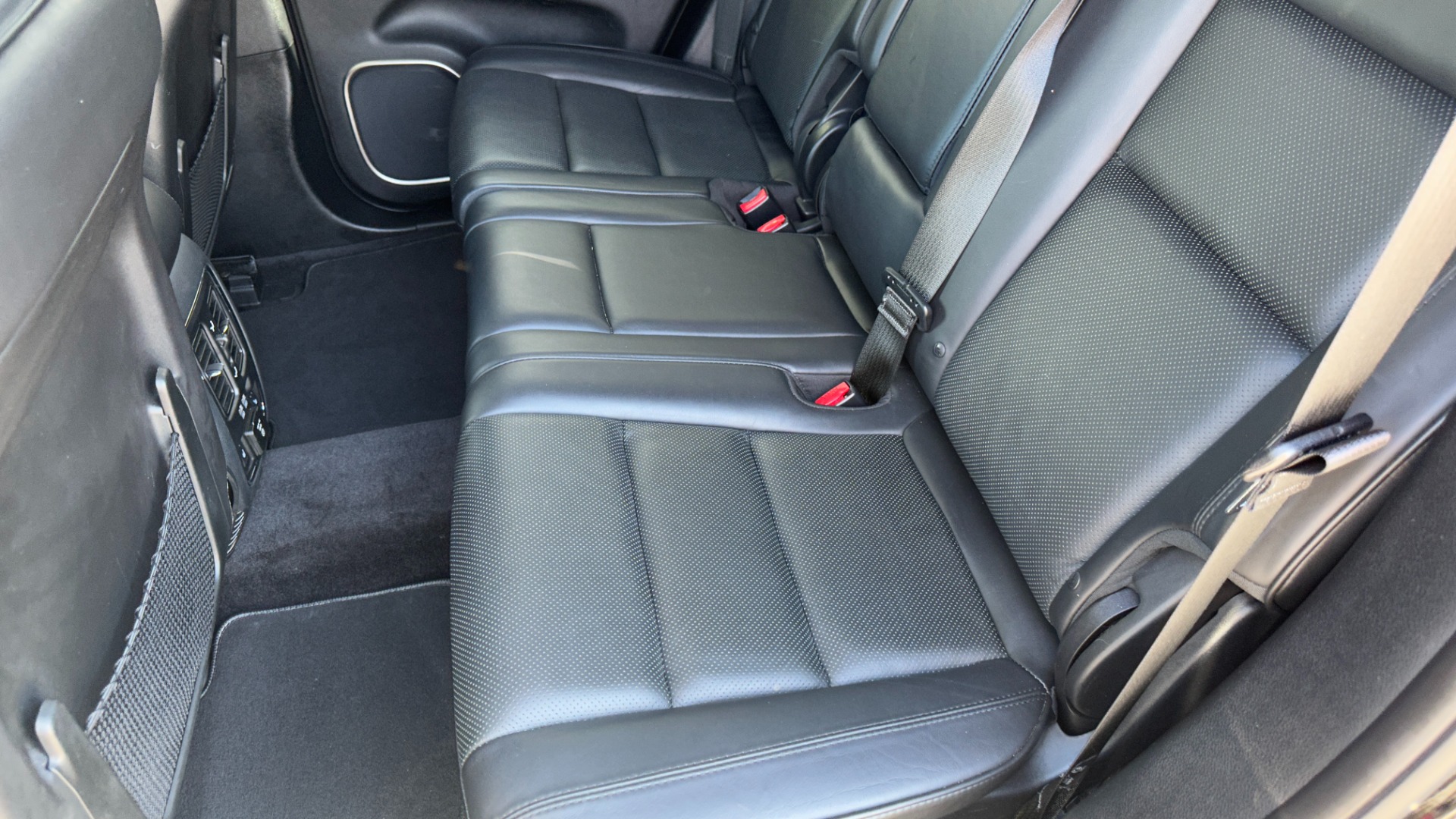 Used 2018 Jeep Grand Cherokee OVERLAND / LEATHER / RWD / PREMIUM SOUND / NAV for sale $31,695 at Formula Imports in Charlotte NC 28227 27