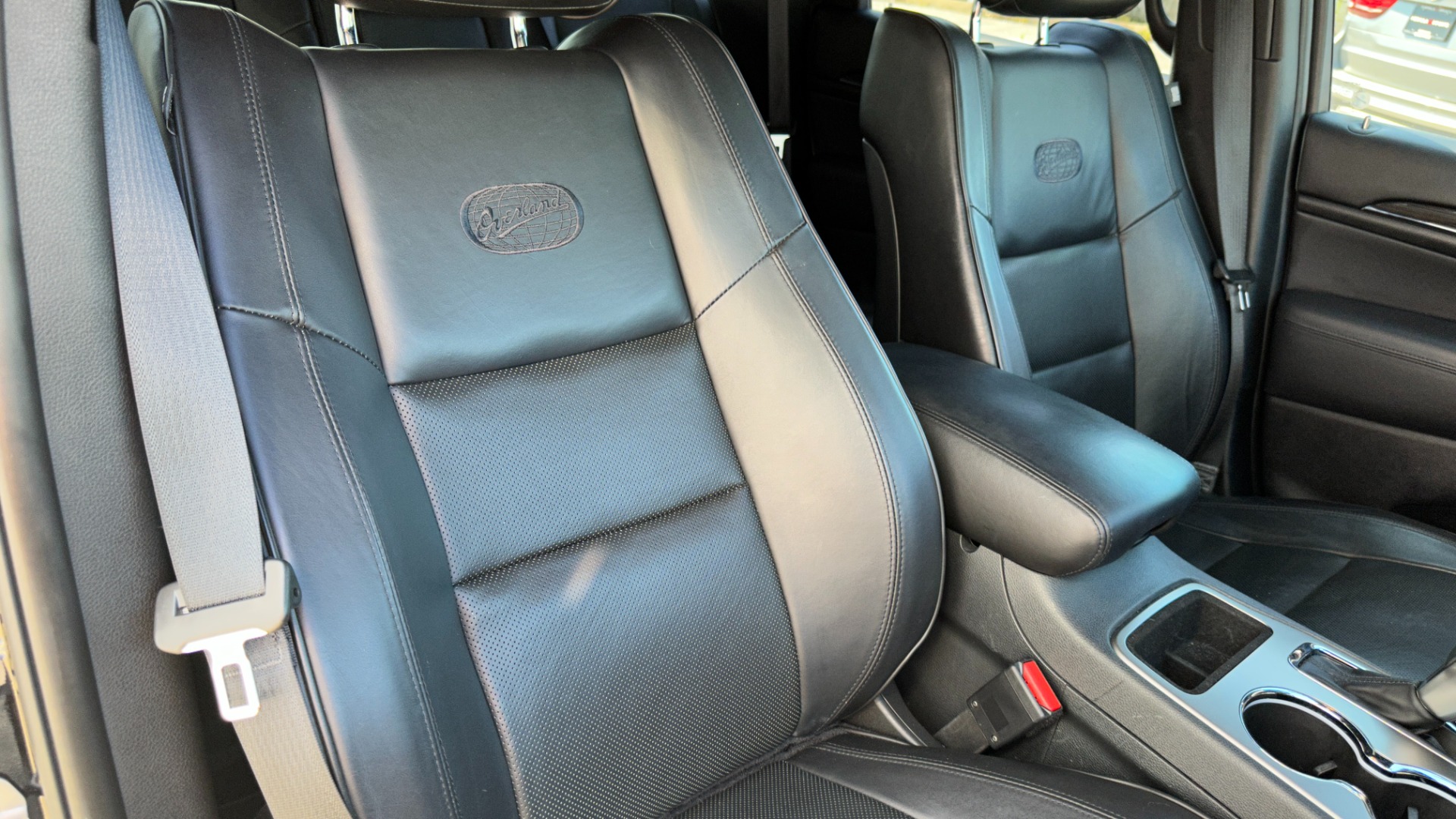 Used 2018 Jeep Grand Cherokee OVERLAND / LEATHER / RWD / PREMIUM SOUND / NAV for sale Sold at Formula Imports in Charlotte NC 28227 36