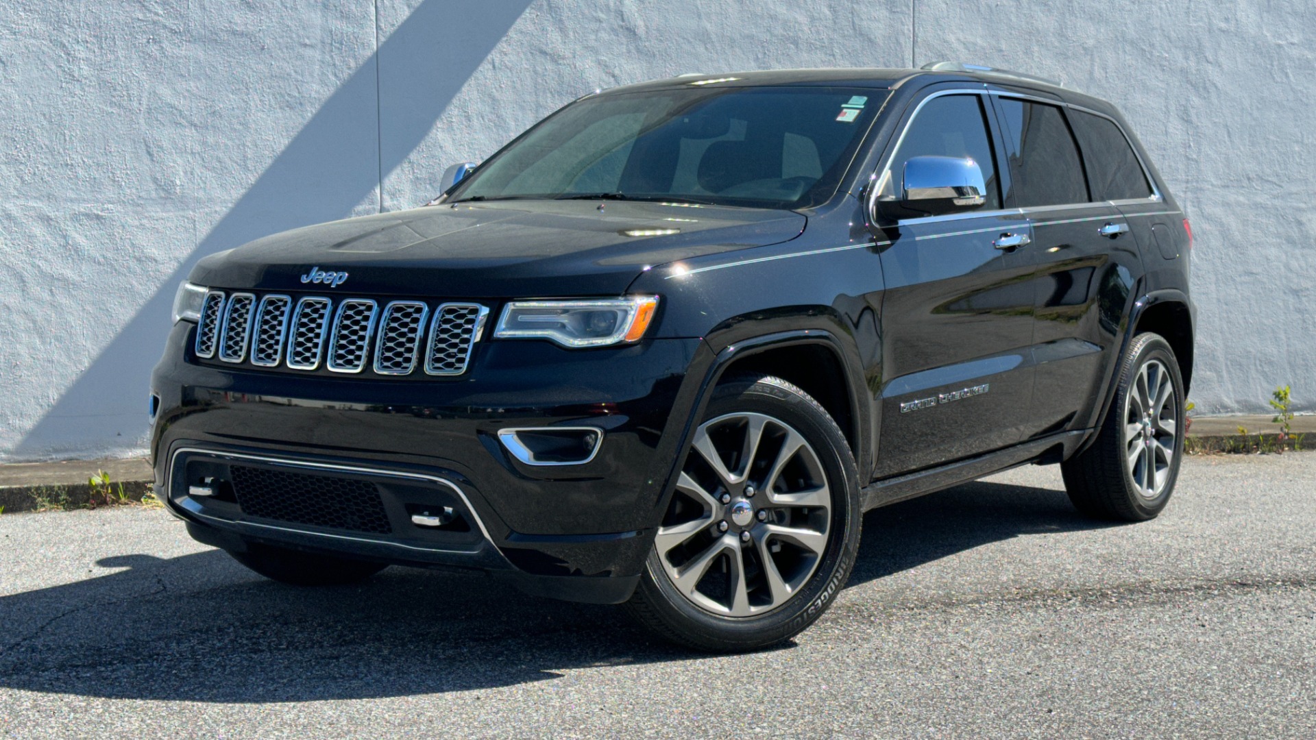 Used 2018 Jeep Grand Cherokee OVERLAND / LEATHER / RWD / PREMIUM SOUND / NAV for sale $31,695 at Formula Imports in Charlotte NC 28227 38