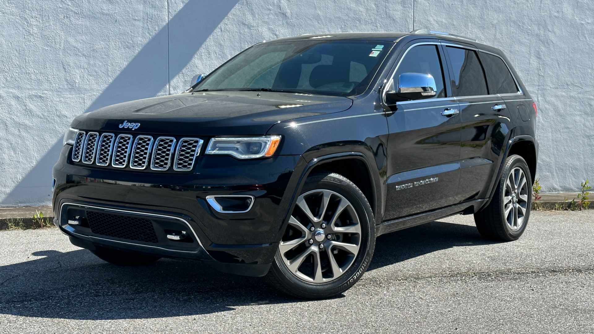 Used 2018 Jeep Grand Cherokee OVERLAND / LEATHER / RWD / PREMIUM SOUND / NAV for sale $31,695 at Formula Imports in Charlotte NC 28227 1