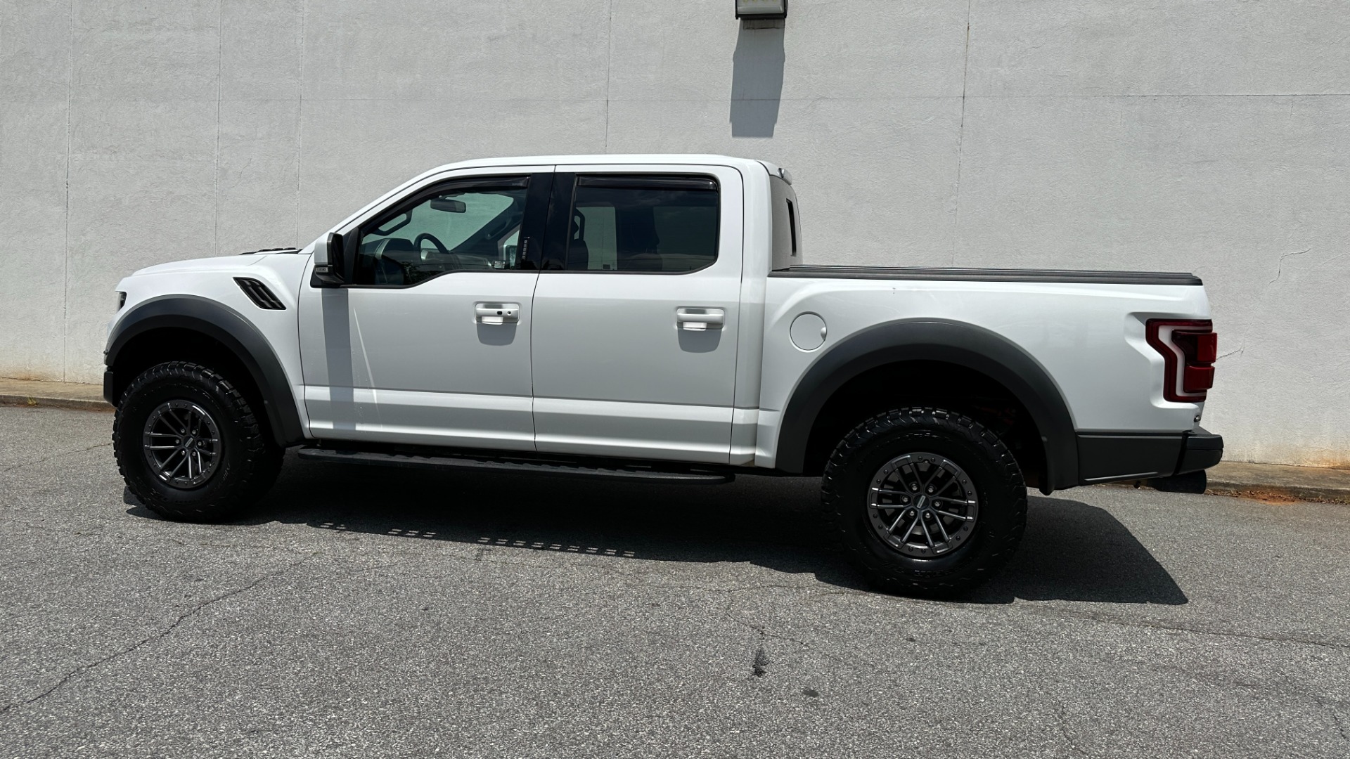 Used 2020 Ford F-150 RAPTOR / HIGH OUTPUT / PANORAMIC ROOF / 17IN FORGED WHEELS for sale $59,995 at Formula Imports in Charlotte NC 28227 3