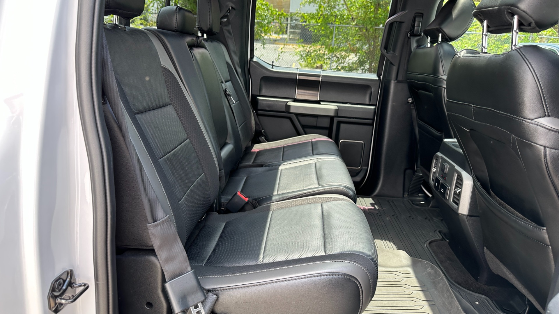 Used 2020 Ford F-150 RAPTOR / HIGH OUTPUT / PANORAMIC ROOF / 17IN FORGED WHEELS for sale $59,995 at Formula Imports in Charlotte NC 28227 34