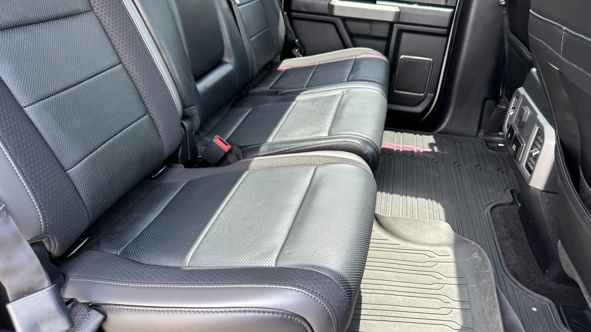 Used 2020 Ford F-150 RAPTOR / HIGH OUTPUT / PANORAMIC ROOF / 17IN FORGED WHEELS for sale $59,995 at Formula Imports in Charlotte NC 28227 36