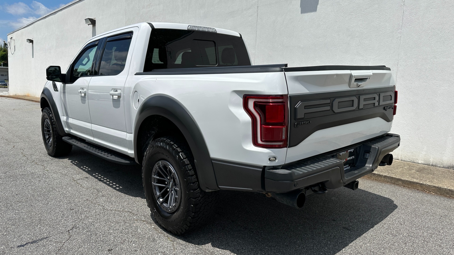 Used 2020 Ford F-150 RAPTOR / HIGH OUTPUT / PANORAMIC ROOF / 17IN FORGED WHEELS for sale $59,995 at Formula Imports in Charlotte NC 28227 4