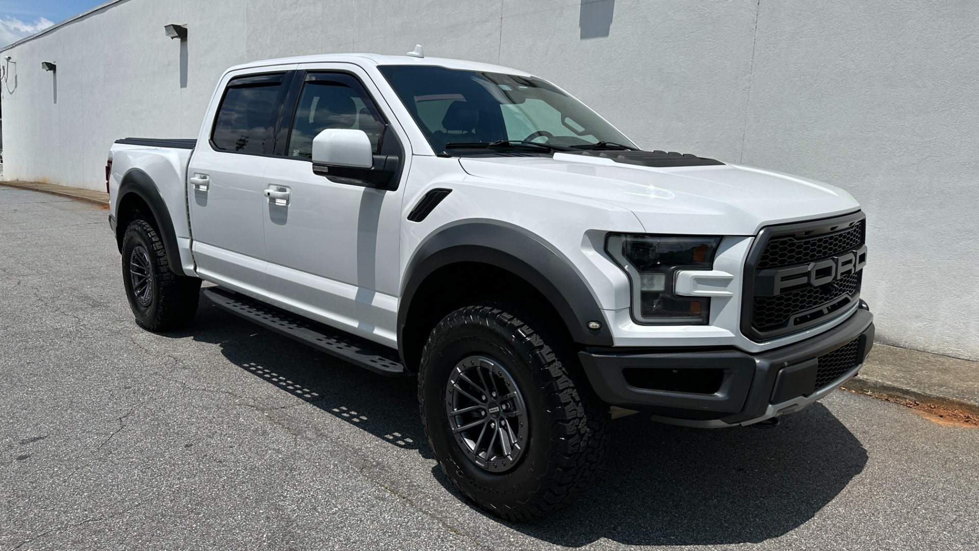 Used 2020 Ford F-150 RAPTOR / HIGH OUTPUT / PANORAMIC ROOF / 17IN FORGED WHEELS for sale $59,995 at Formula Imports in Charlotte NC 28227 5