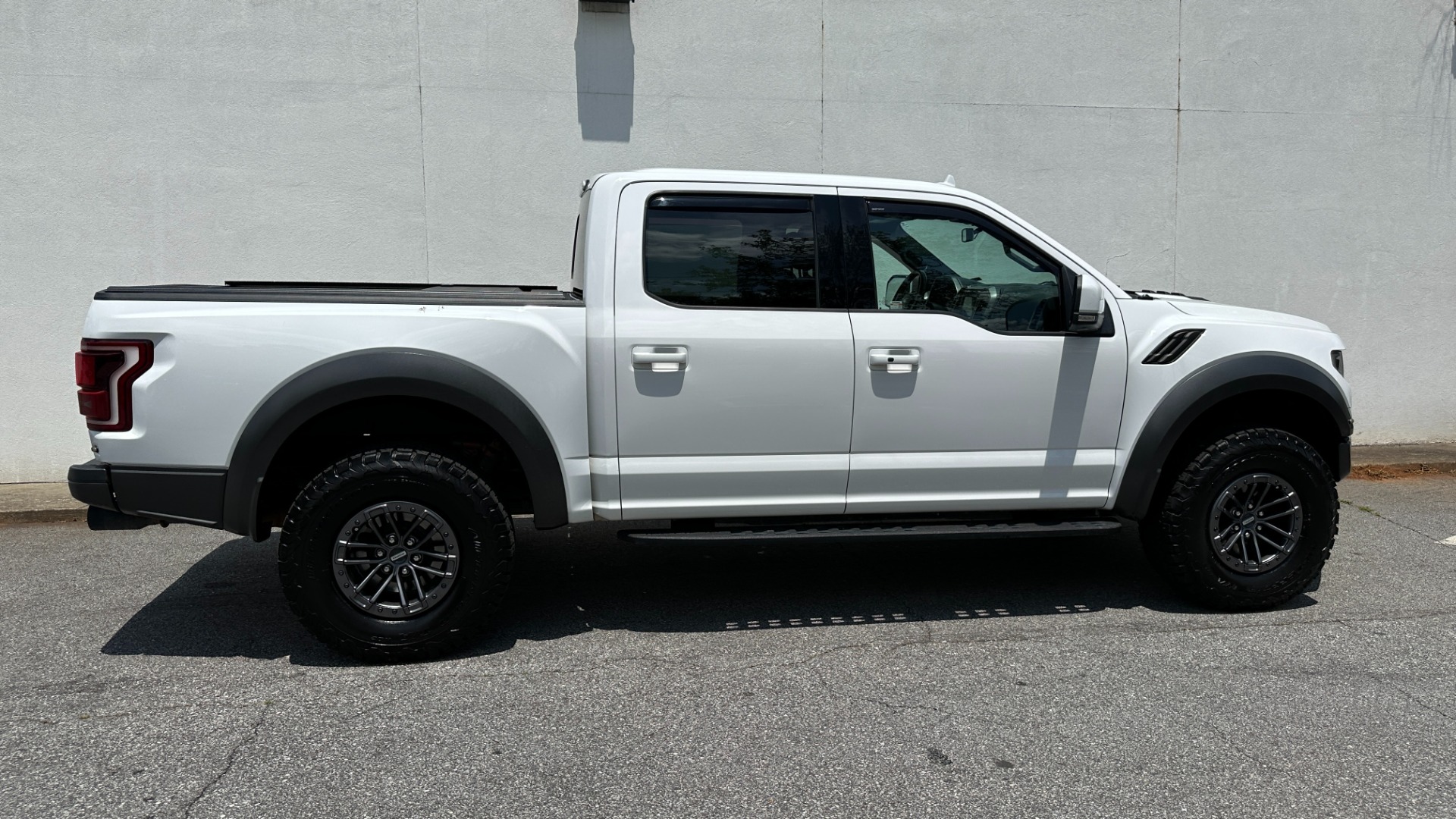 Used 2020 Ford F-150 RAPTOR / HIGH OUTPUT / PANORAMIC ROOF / 17IN FORGED WHEELS for sale $59,995 at Formula Imports in Charlotte NC 28227 6