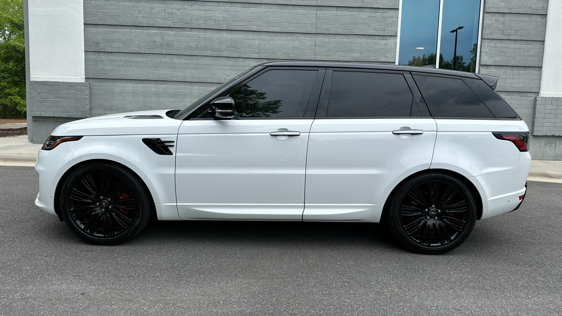 Used 2022 Land Rover Range Rover Sport AUTOBIOGRAPHY / 22 WAY MASSAGE SEATS / DRIVER ASSIST / HEADS UP DISPLAY for sale $99,999 at Formula Imports in Charlotte NC 28227 3