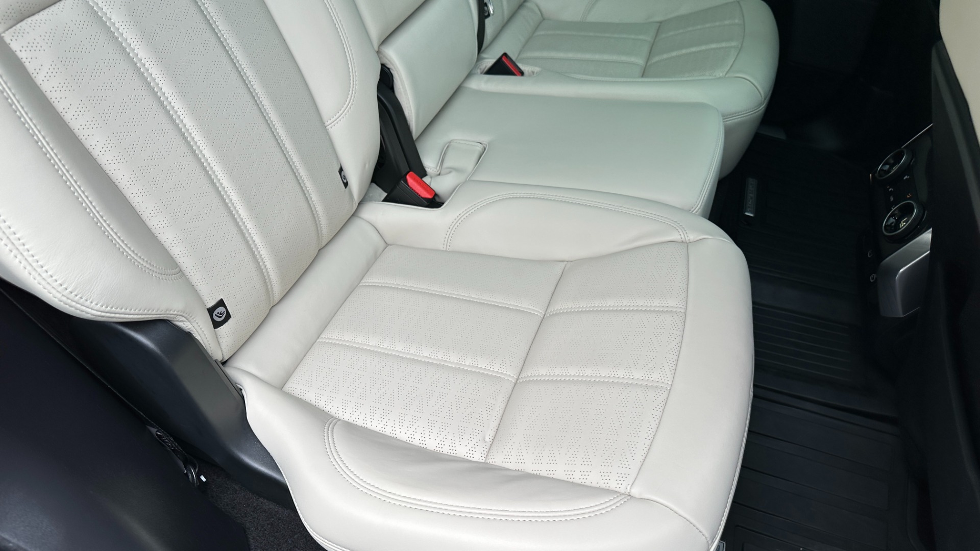 Used 2022 Land Rover Range Rover Sport AUTOBIOGRAPHY / 22 WAY MASSAGE SEATS / DRIVER ASSIST / HEADS UP DISPLAY for sale $99,999 at Formula Imports in Charlotte NC 28227 31