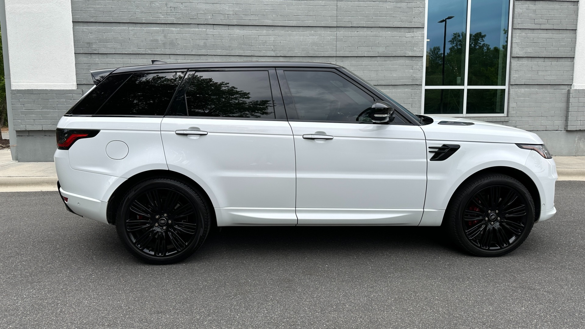 Used 2022 Land Rover Range Rover Sport AUTOBIOGRAPHY / 22 WAY MASSAGE SEATS / DRIVER ASSIST / HEADS UP DISPLAY for sale $99,999 at Formula Imports in Charlotte NC 28227 6