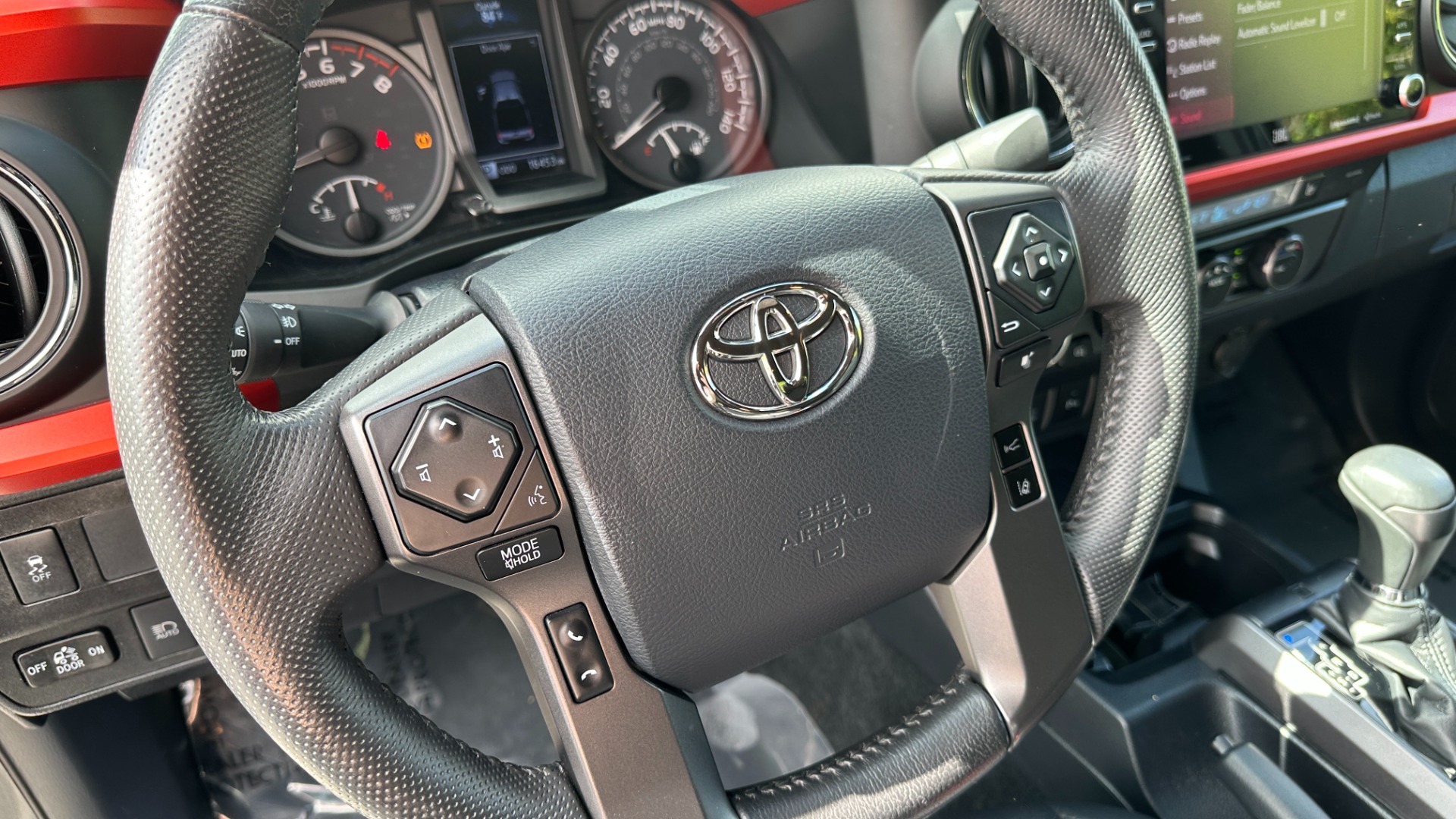 Used 2020 Toyota Tacoma 4WD TRD OFFROAD PREMIUM / 4WD / CONVENIENCE PACKAGE / LEATHER / NAVIGATION for sale $38,995 at Formula Imports in Charlotte NC 28227 16