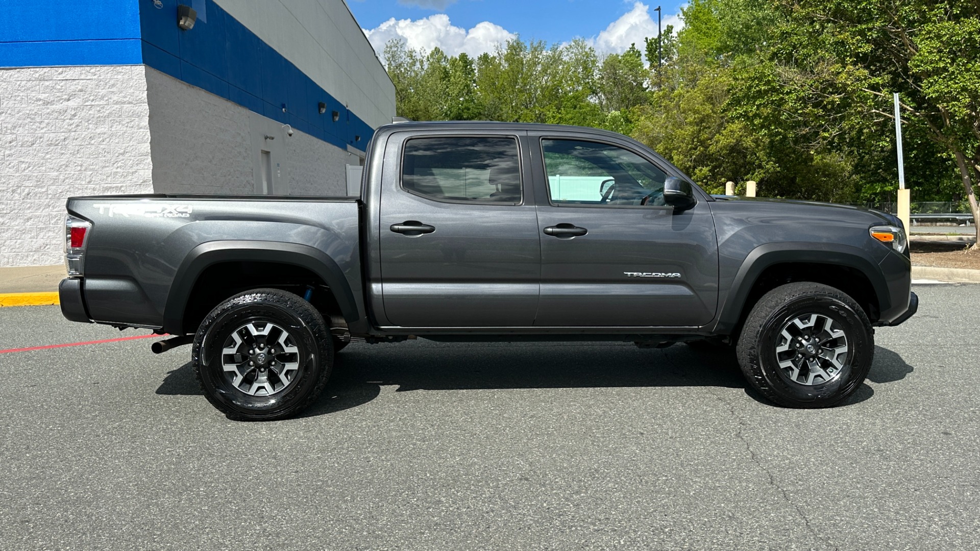 Used 2020 Toyota Tacoma 4WD TRD OFFROAD PREMIUM / 4WD / CONVENIENCE PACKAGE / LEATHER / NAVIGATION for sale $38,995 at Formula Imports in Charlotte NC 28227 3