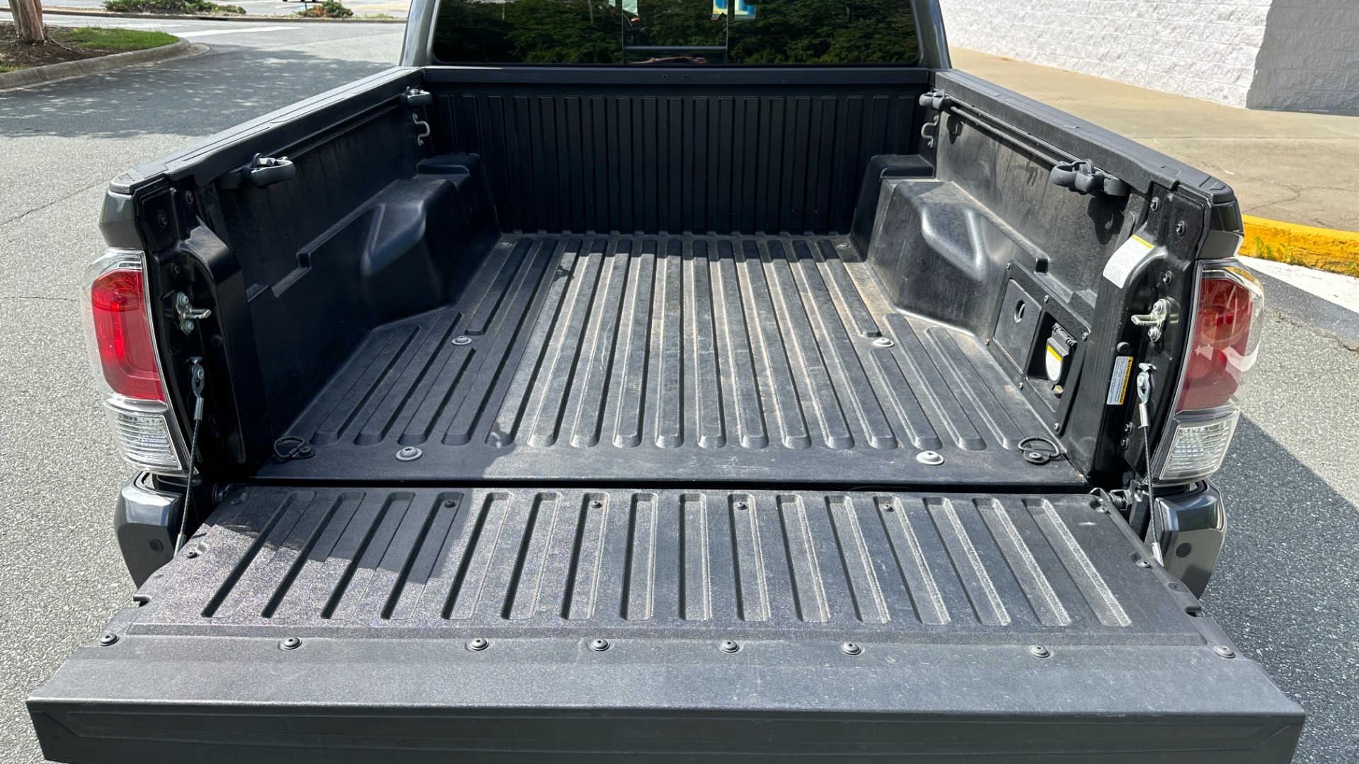 Used 2020 Toyota Tacoma 4WD TRD OFFROAD PREMIUM / 4WD / CONVENIENCE PACKAGE / LEATHER / NAVIGATION for sale $38,995 at Formula Imports in Charlotte NC 28227 45