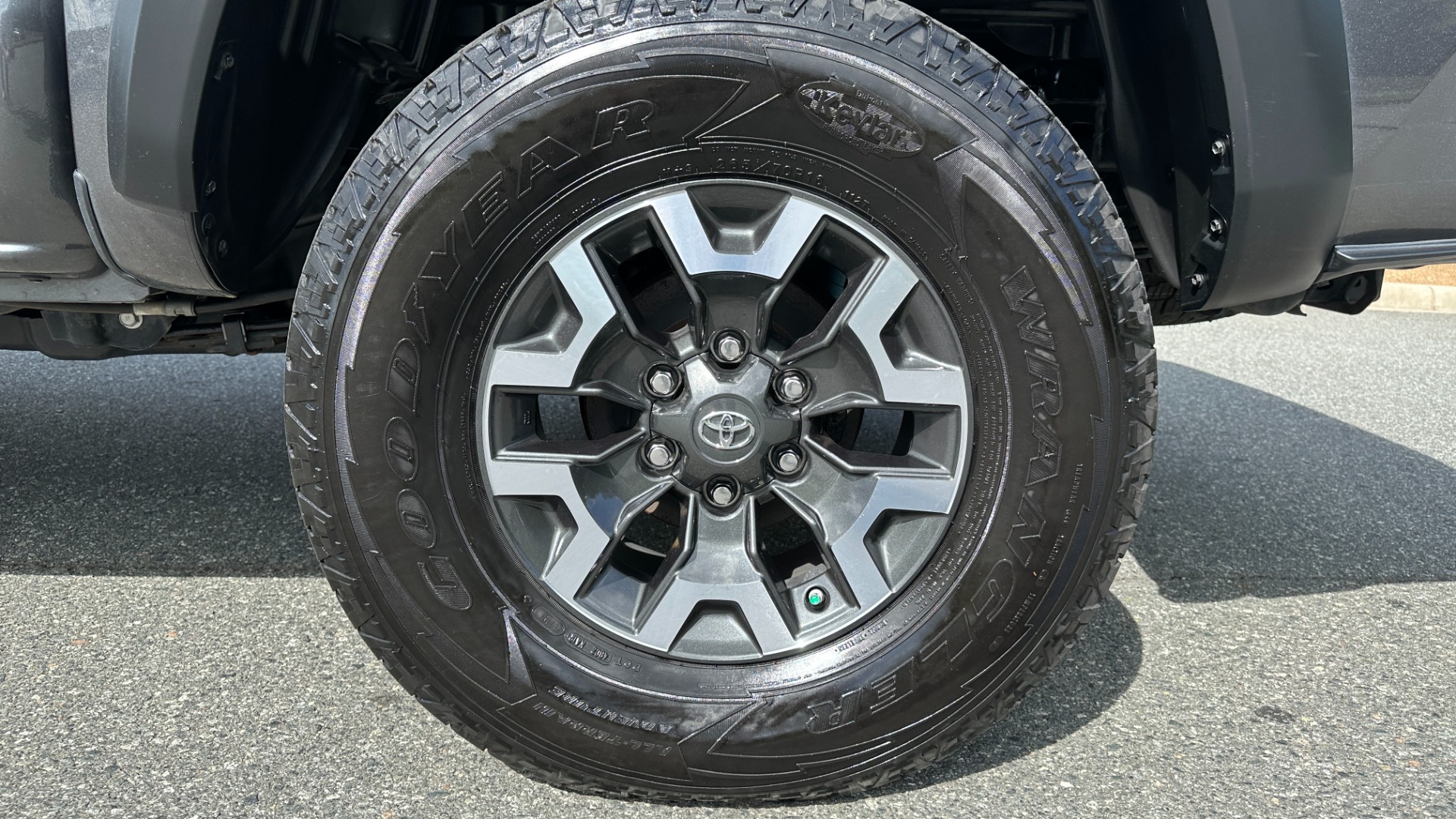 Used 2020 Toyota Tacoma 4WD TRD OFFROAD PREMIUM / 4WD / CONVENIENCE PACKAGE / LEATHER / NAVIGATION for sale $38,995 at Formula Imports in Charlotte NC 28227 46