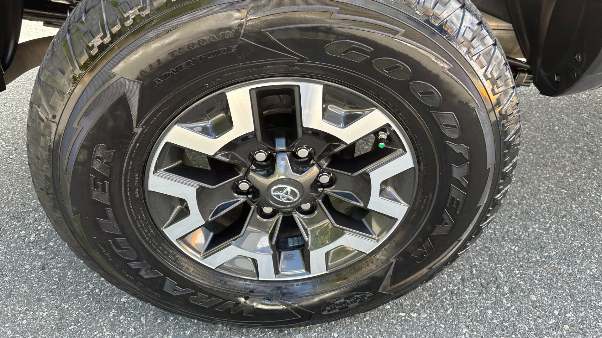 Used 2020 Toyota Tacoma 4WD TRD OFFROAD PREMIUM / 4WD / CONVENIENCE PACKAGE / LEATHER / NAVIGATION for sale $38,995 at Formula Imports in Charlotte NC 28227 49