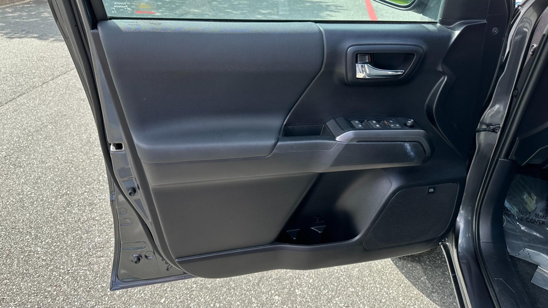 Used 2020 Toyota Tacoma 4WD TRD OFFROAD PREMIUM / 4WD / CONVENIENCE PACKAGE / LEATHER / NAVIGATION for sale $38,995 at Formula Imports in Charlotte NC 28227 9