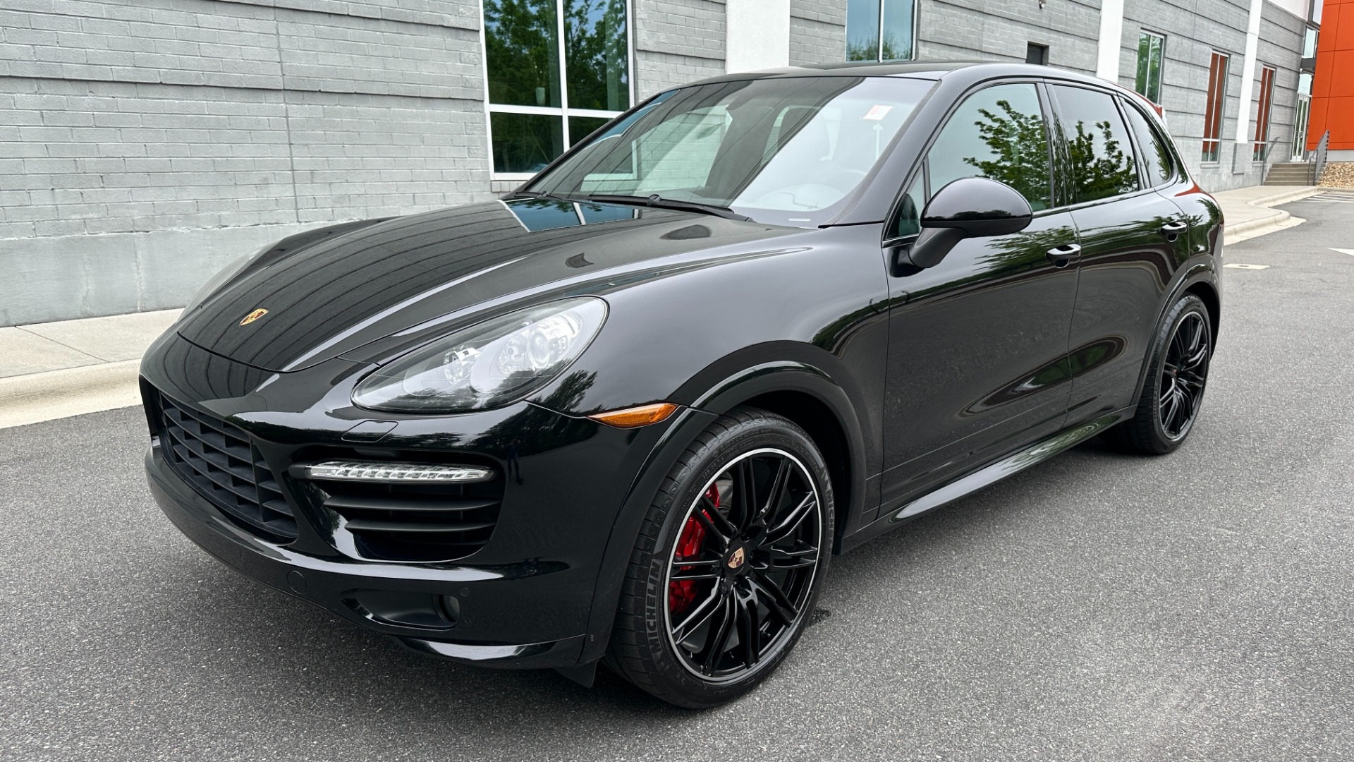 Used 2014 Porsche Cayenne GTS / SPORT WHEELS / COMFORT PKG / PANORAMIC ROOF for sale $31,995 at Formula Imports in Charlotte NC 28227 2