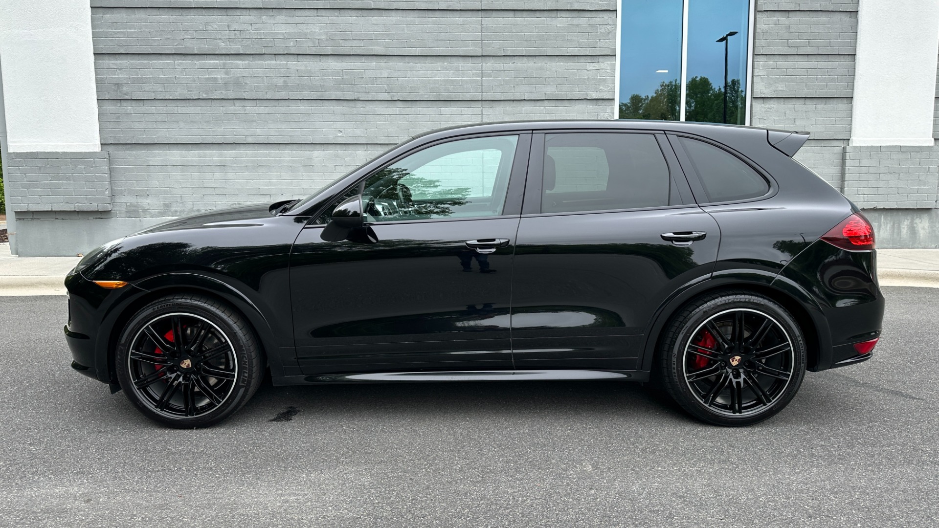 Used 2014 Porsche Cayenne GTS / SPORT WHEELS / COMFORT PKG / PANORAMIC ROOF for sale $31,995 at Formula Imports in Charlotte NC 28227 3