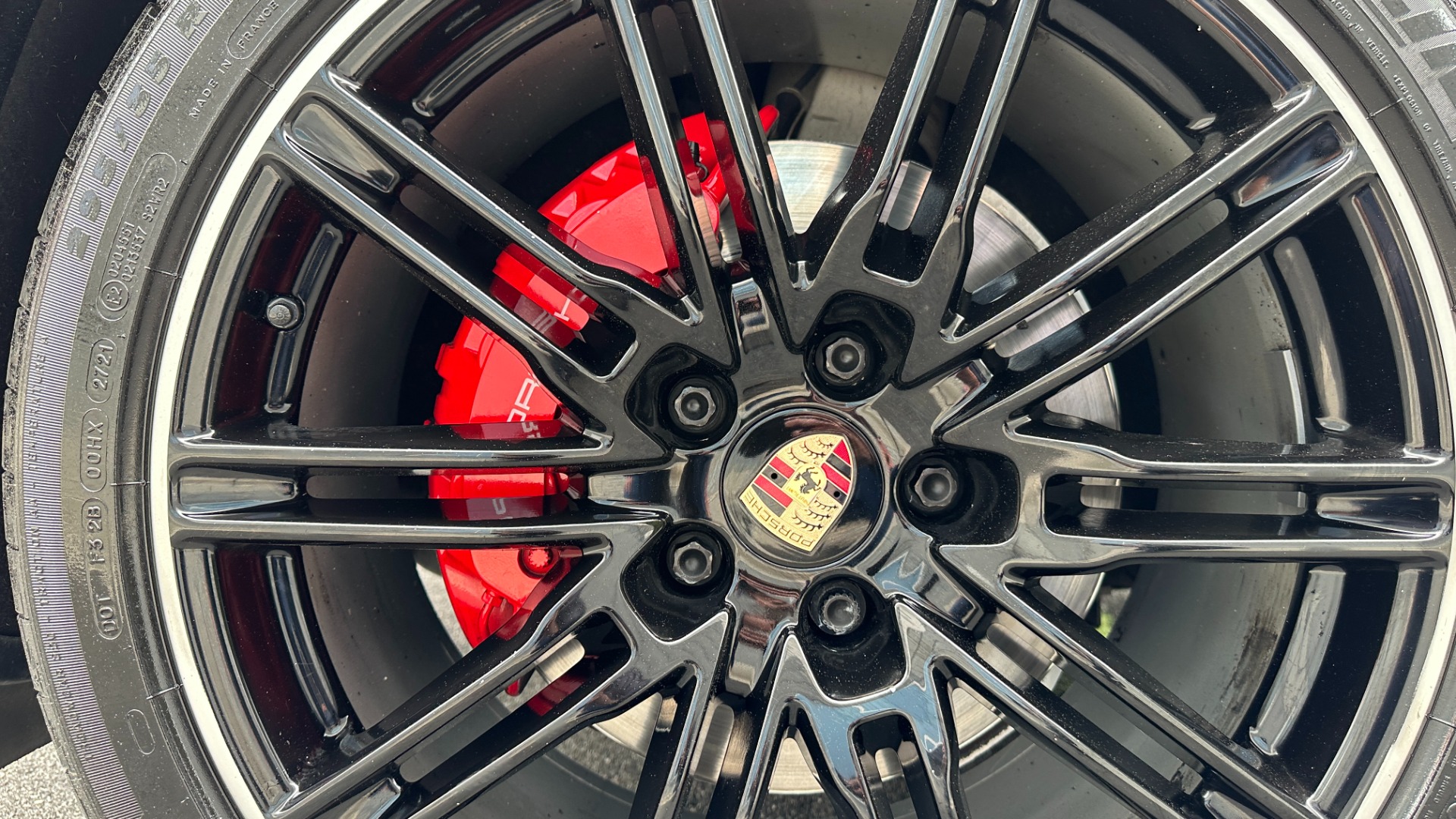 Used 2014 Porsche Cayenne GTS / SPORT WHEELS / COMFORT PKG / PANORAMIC ROOF for sale $31,995 at Formula Imports in Charlotte NC 28227 42