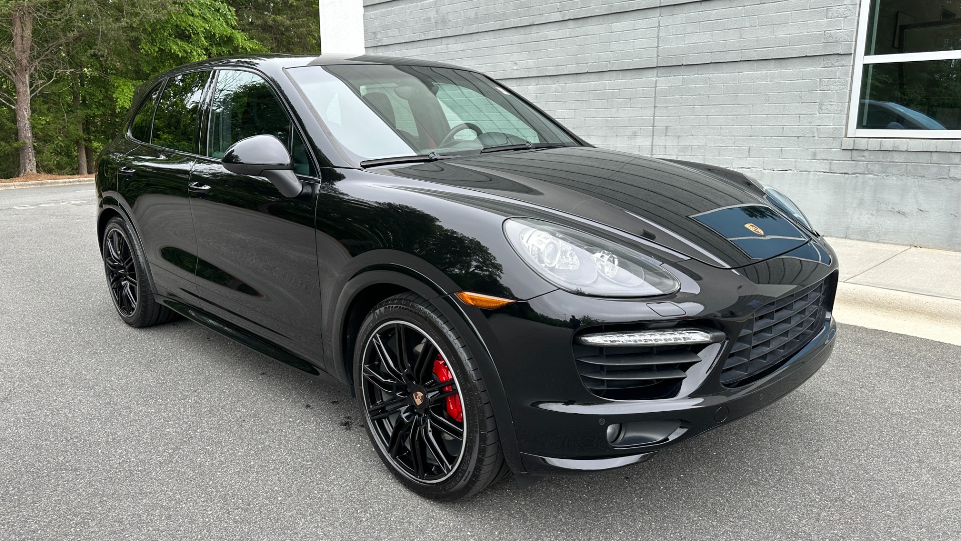 Used 2014 Porsche Cayenne GTS / SPORT WHEELS / COMFORT PKG / PANORAMIC ROOF for sale $31,995 at Formula Imports in Charlotte NC 28227 5