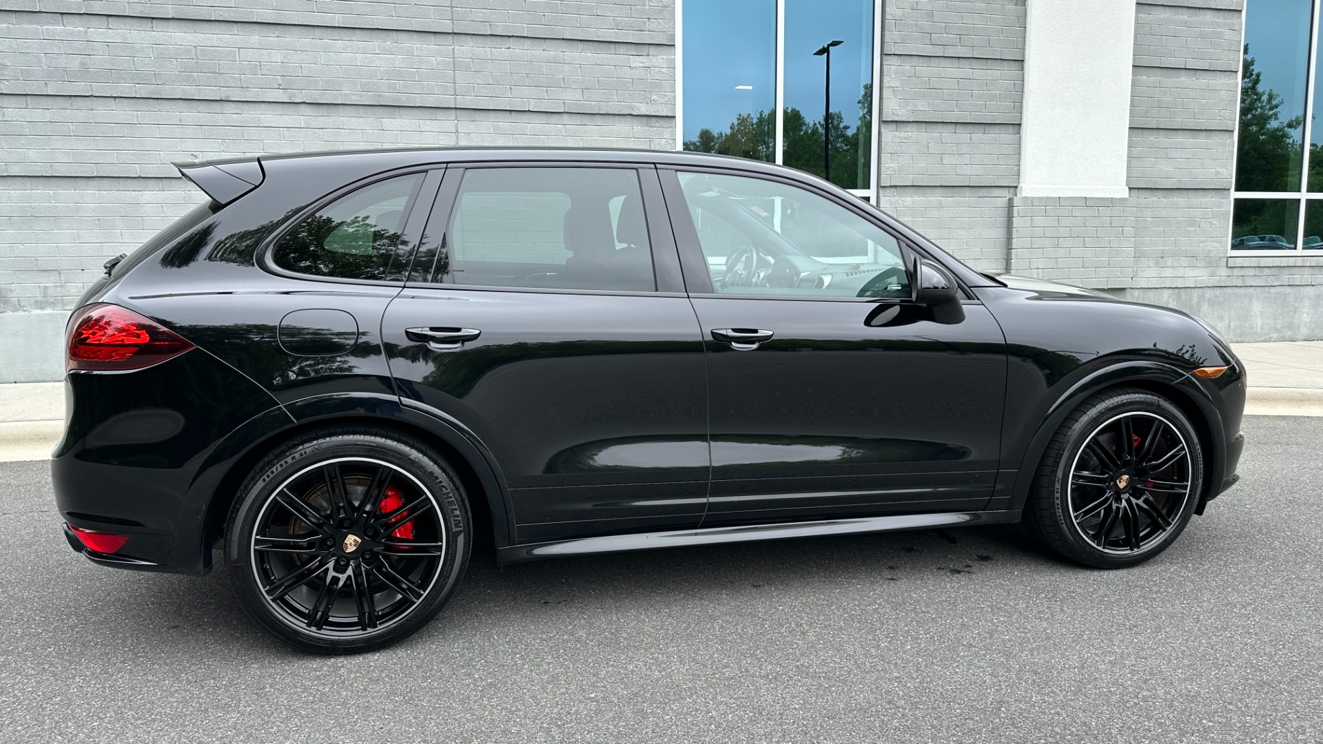 Used 2014 Porsche Cayenne GTS / SPORT WHEELS / COMFORT PKG / PANORAMIC ROOF for sale Sold at Formula Imports in Charlotte NC 28227 6