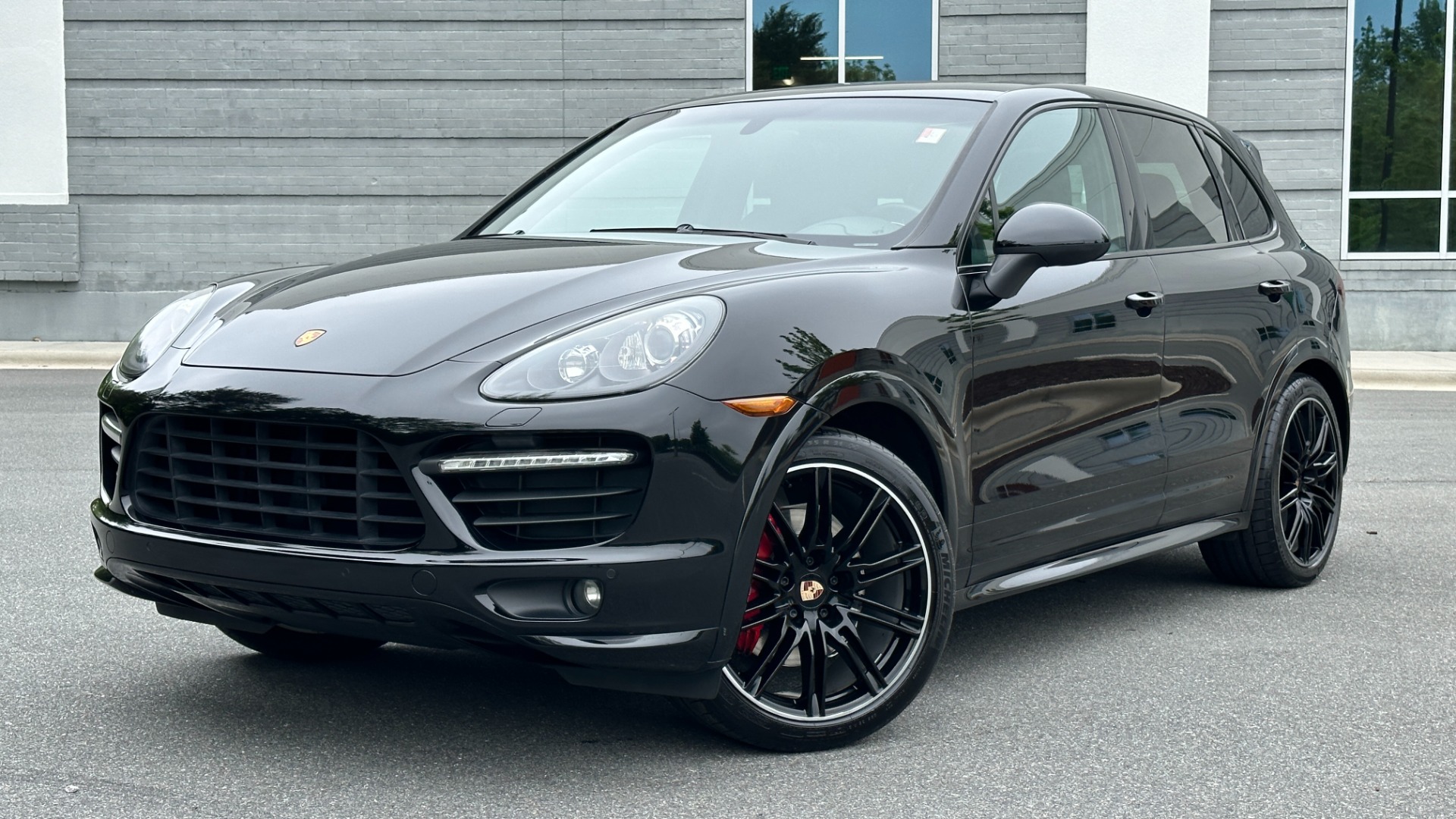 Used 2014 Porsche Cayenne GTS / SPORT WHEELS / COMFORT PKG / PANORAMIC ROOF for sale $31,995 at Formula Imports in Charlotte NC 28227 1