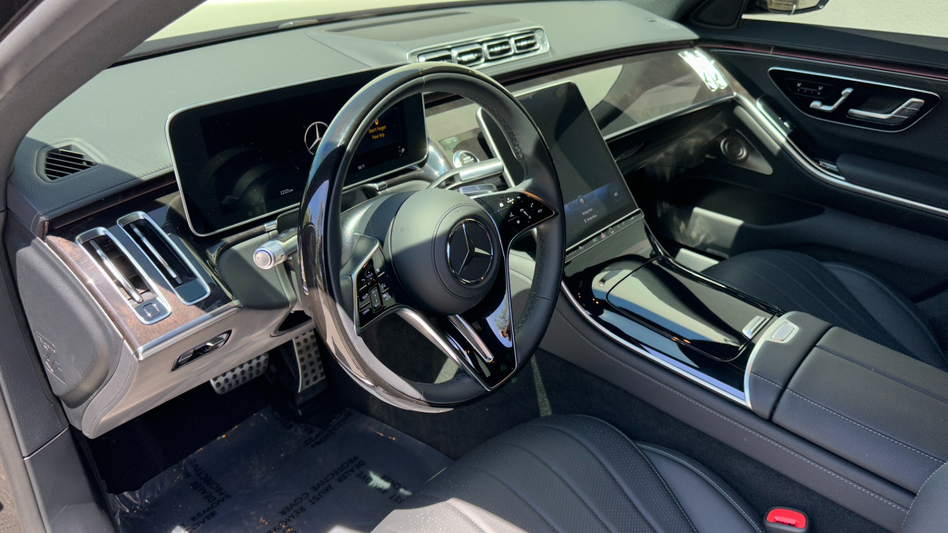 Used 2023 Mercedes-Benz S-Class S500 / AMG LINE / MBUX REAR ENTERTAINMENT / AMG WHEELS 21IN for sale $119,995 at Formula Imports in Charlotte NC 28227 10