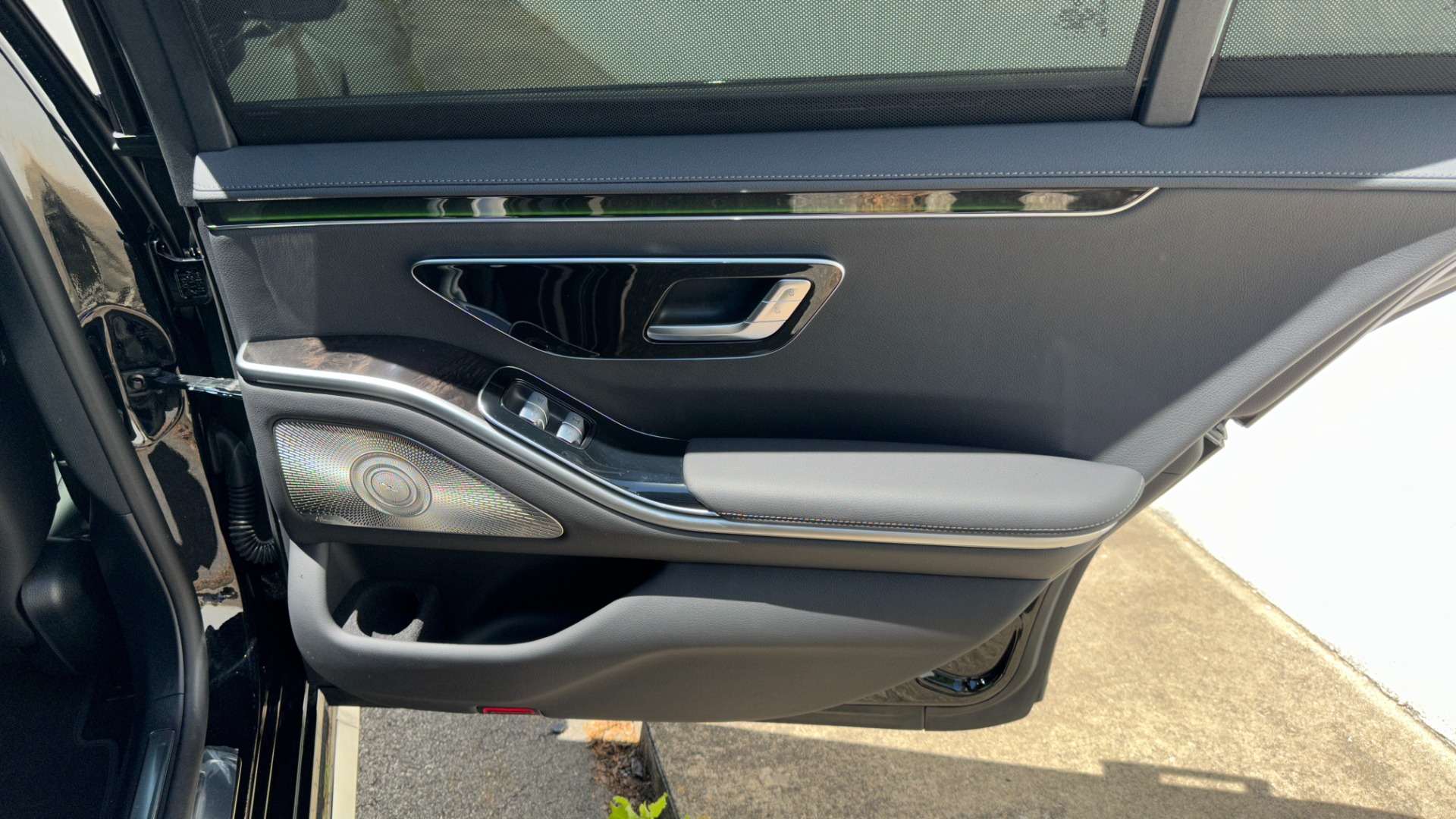 Used 2023 Mercedes-Benz S-Class S500 / AMG LINE / MBUX REAR ENTERTAINMENT / AMG WHEELS 21IN for sale $119,995 at Formula Imports in Charlotte NC 28227 29