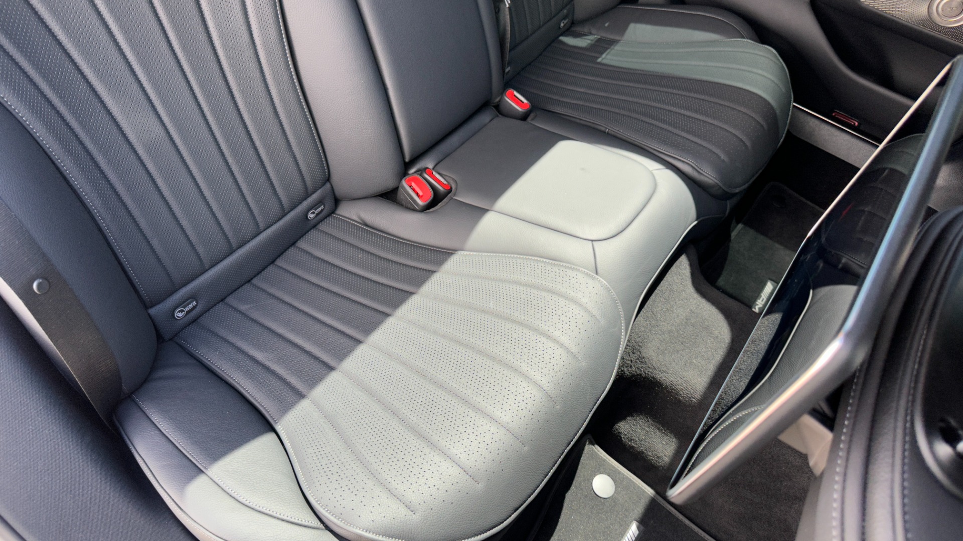 Used 2023 Mercedes-Benz S-Class S500 / AMG LINE / MBUX REAR ENTERTAINMENT / AMG WHEELS 21IN for sale $119,995 at Formula Imports in Charlotte NC 28227 33
