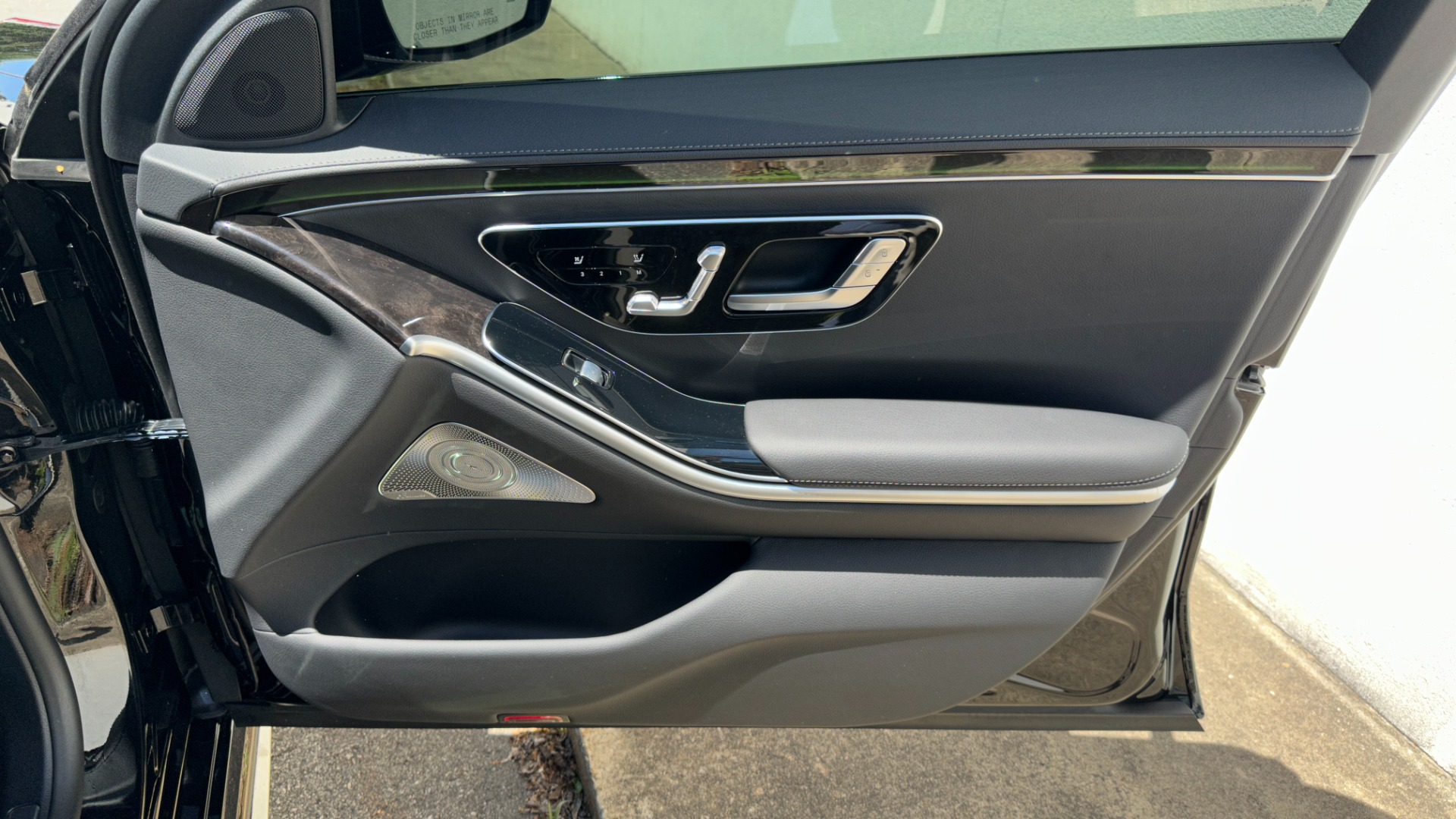 Used 2023 Mercedes-Benz S-Class S500 / AMG LINE / MBUX REAR ENTERTAINMENT / AMG WHEELS 21IN for sale $119,995 at Formula Imports in Charlotte NC 28227 34