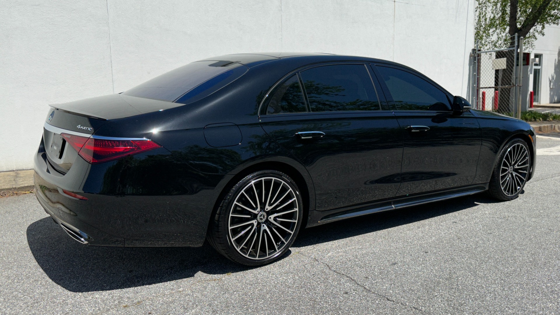 Used 2023 Mercedes-Benz S-Class S500 / AMG LINE / MBUX REAR ENTERTAINMENT / AMG WHEELS 21IN for sale $119,995 at Formula Imports in Charlotte NC 28227 4
