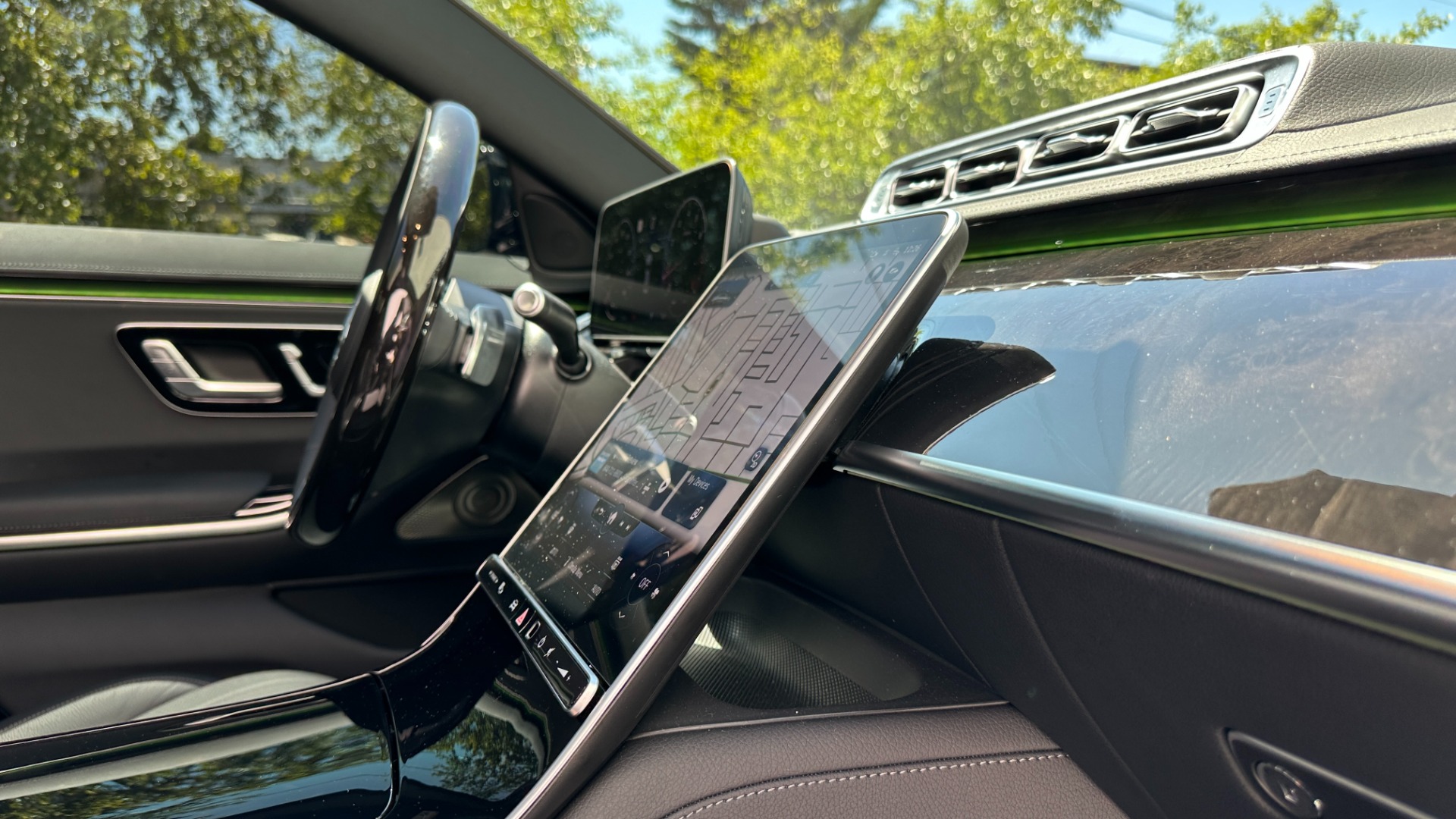 Used 2023 Mercedes-Benz S-Class S500 / AMG LINE / MBUX REAR ENTERTAINMENT / AMG WHEELS 21IN for sale $119,995 at Formula Imports in Charlotte NC 28227 40