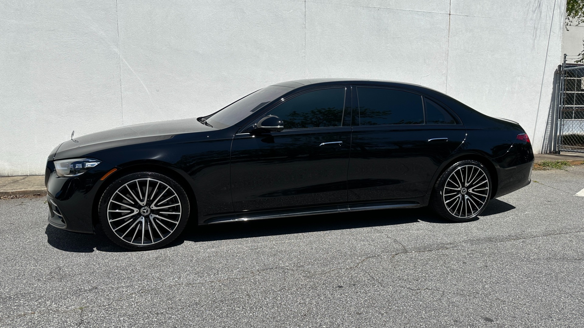Used 2023 Mercedes-Benz S-Class S500 / AMG LINE / MBUX REAR ENTERTAINMENT / AMG WHEELS 21IN for sale $119,995 at Formula Imports in Charlotte NC 28227 5