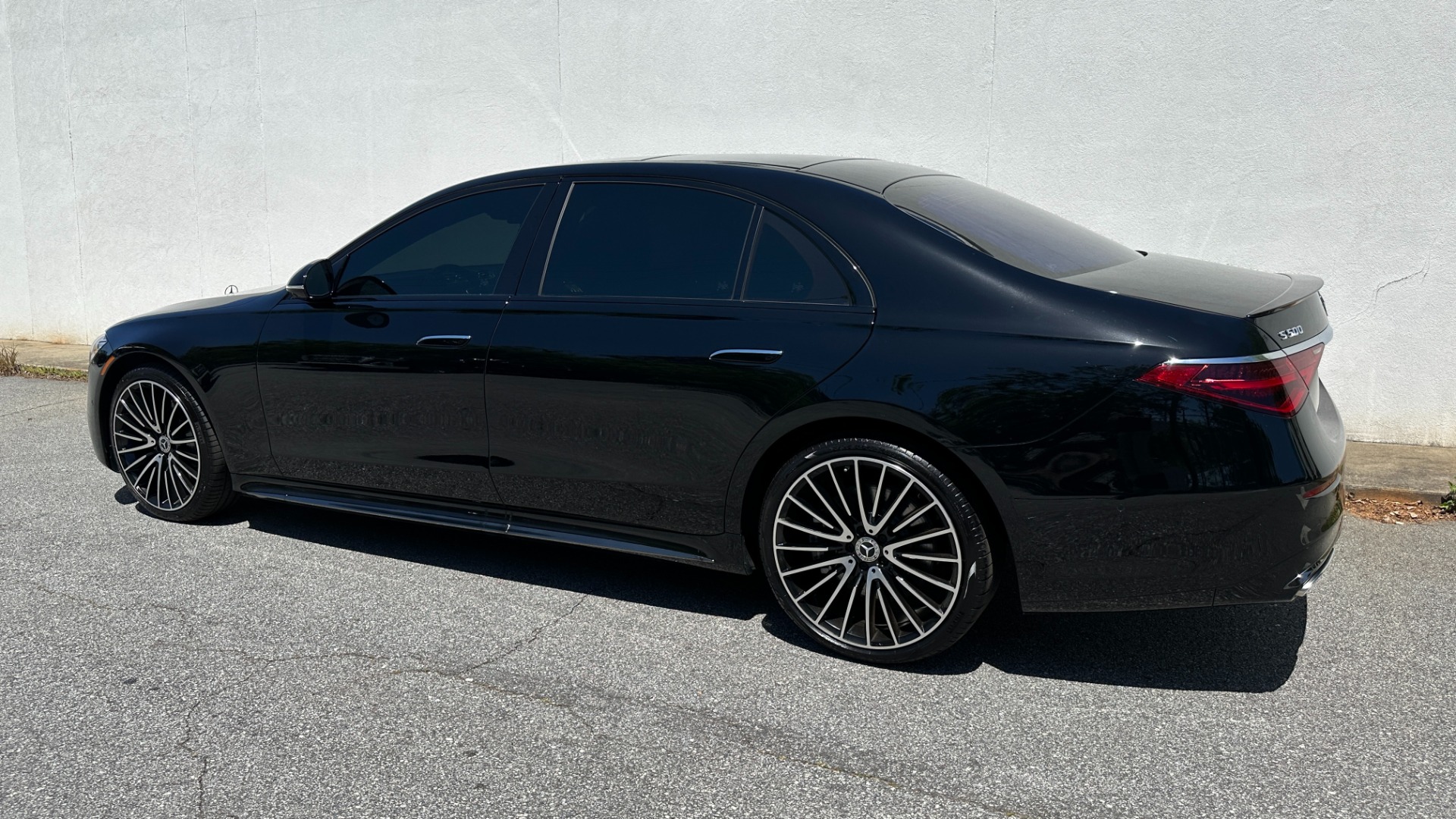 Used 2023 Mercedes-Benz S-Class S500 / AMG LINE / MBUX REAR ENTERTAINMENT / AMG WHEELS 21IN for sale $119,995 at Formula Imports in Charlotte NC 28227 6