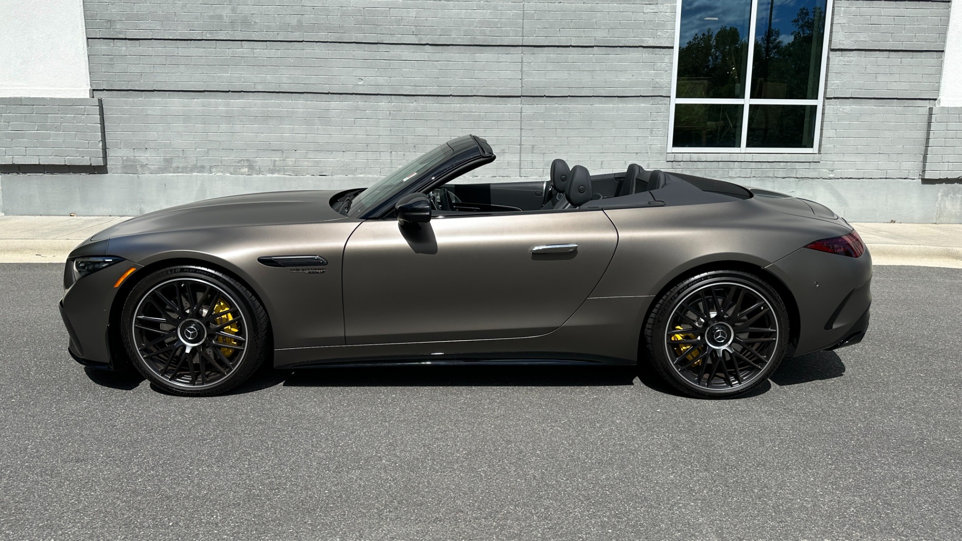 Used 2022 Mercedes-Benz SL AMG SL63 ROADSTER / PERF LINE / AMG NIGHT PKG / CARBON FIBER / SATIN PAINT for sale $179,000 at Formula Imports in Charlotte NC 28227 3