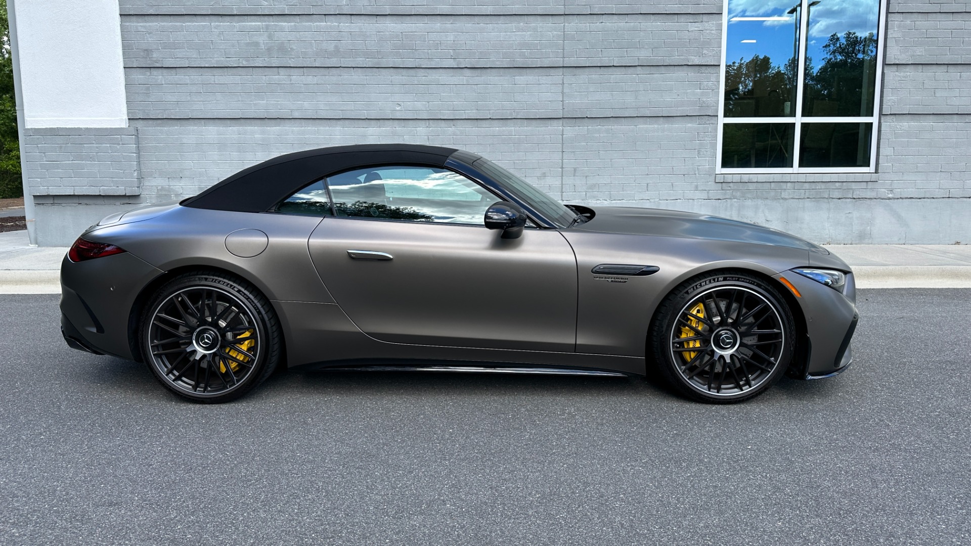 Used 2022 Mercedes-Benz SL AMG SL63 ROADSTER / PERF LINE / AMG NIGHT PKG / CARBON FIBER / SATIN PAINT for sale $179,000 at Formula Imports in Charlotte NC 28227 6