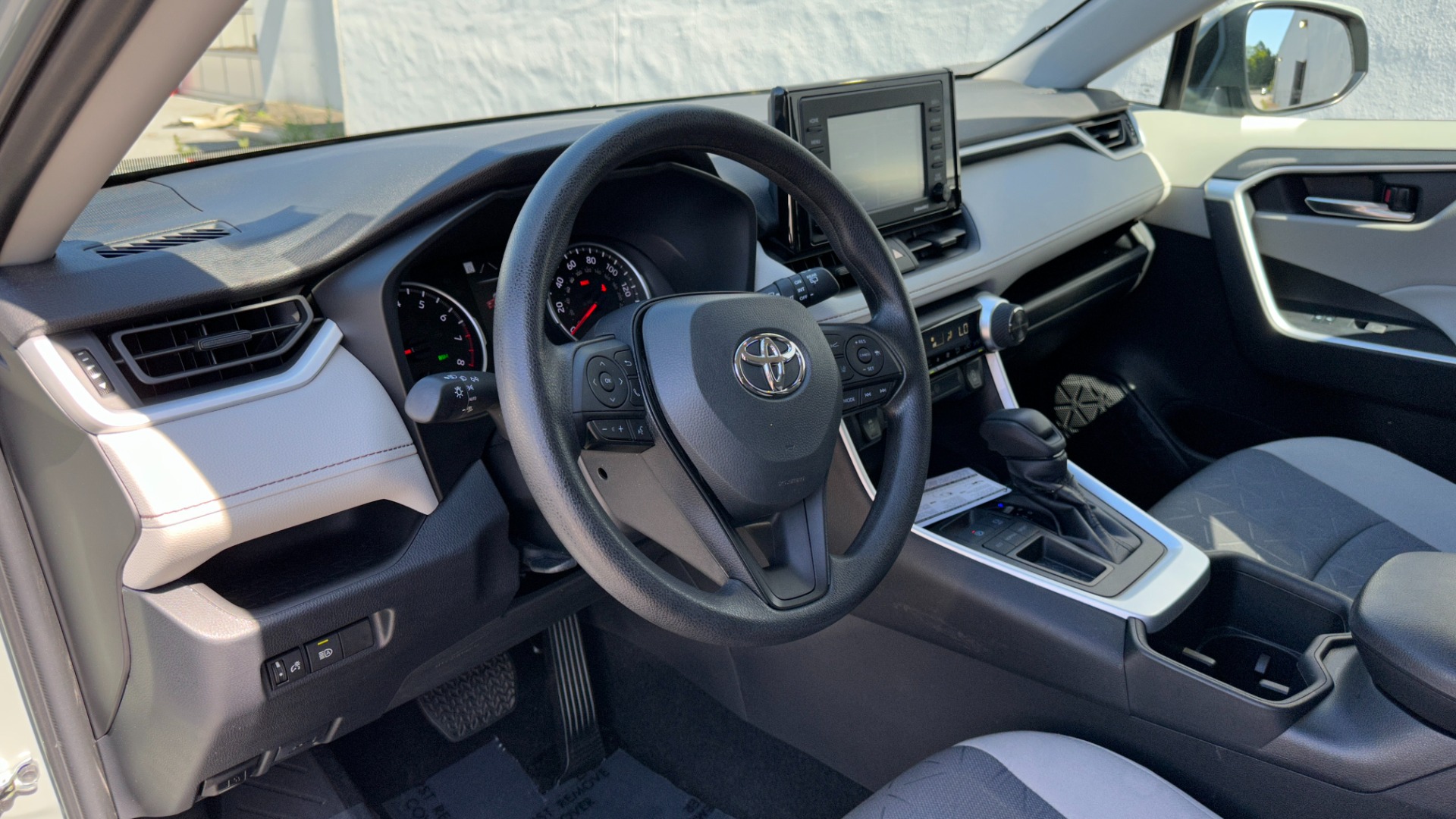 Used 2022 Toyota RAV4 XLE / CARPET MATS / FWD / 4CYL / CLOTH INTERIOR for sale $34,995 at Formula Imports in Charlotte NC 28227 10