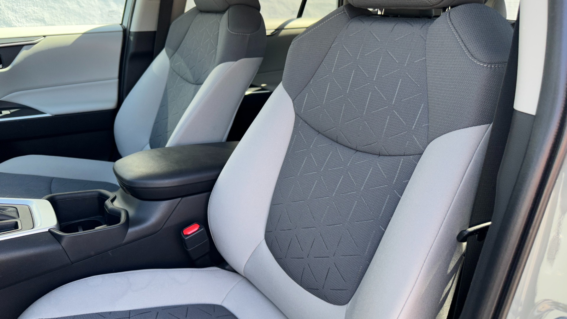 Used 2022 Toyota RAV4 XLE / CARPET MATS / FWD / 4CYL / CLOTH INTERIOR for sale $34,995 at Formula Imports in Charlotte NC 28227 12
