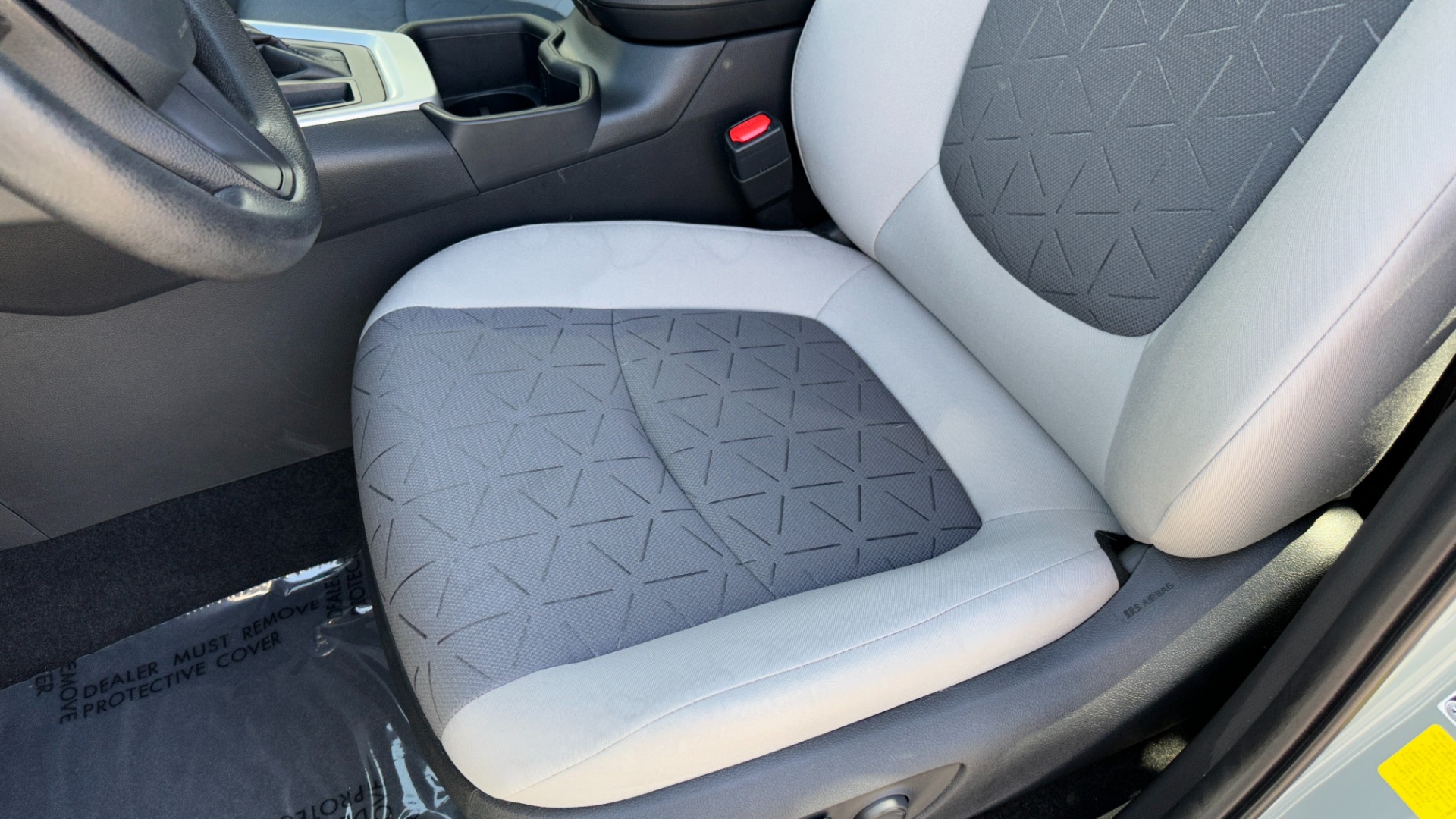 Used 2022 Toyota RAV4 XLE / CARPET MATS / FWD / 4CYL / CLOTH INTERIOR for sale $34,995 at Formula Imports in Charlotte NC 28227 13