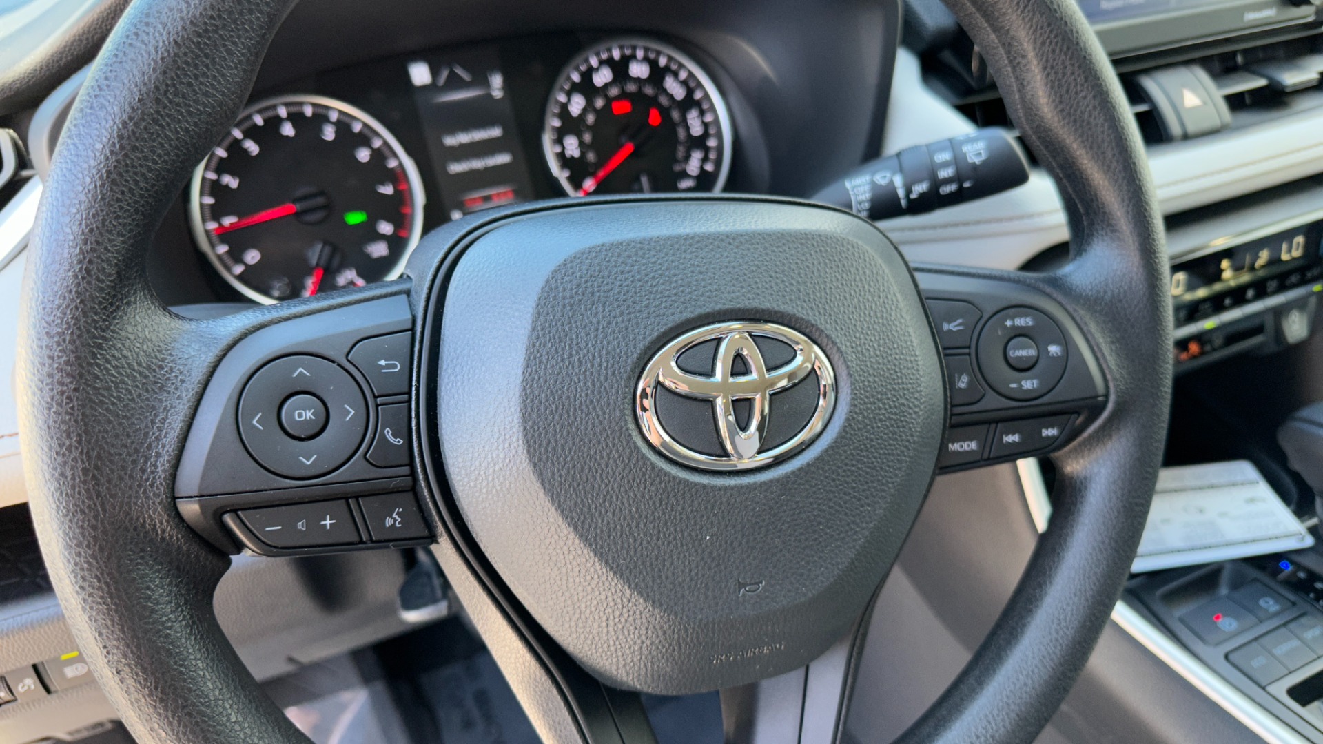 Used 2022 Toyota RAV4 XLE / CARPET MATS / FWD / 4CYL / CLOTH INTERIOR for sale $34,995 at Formula Imports in Charlotte NC 28227 16